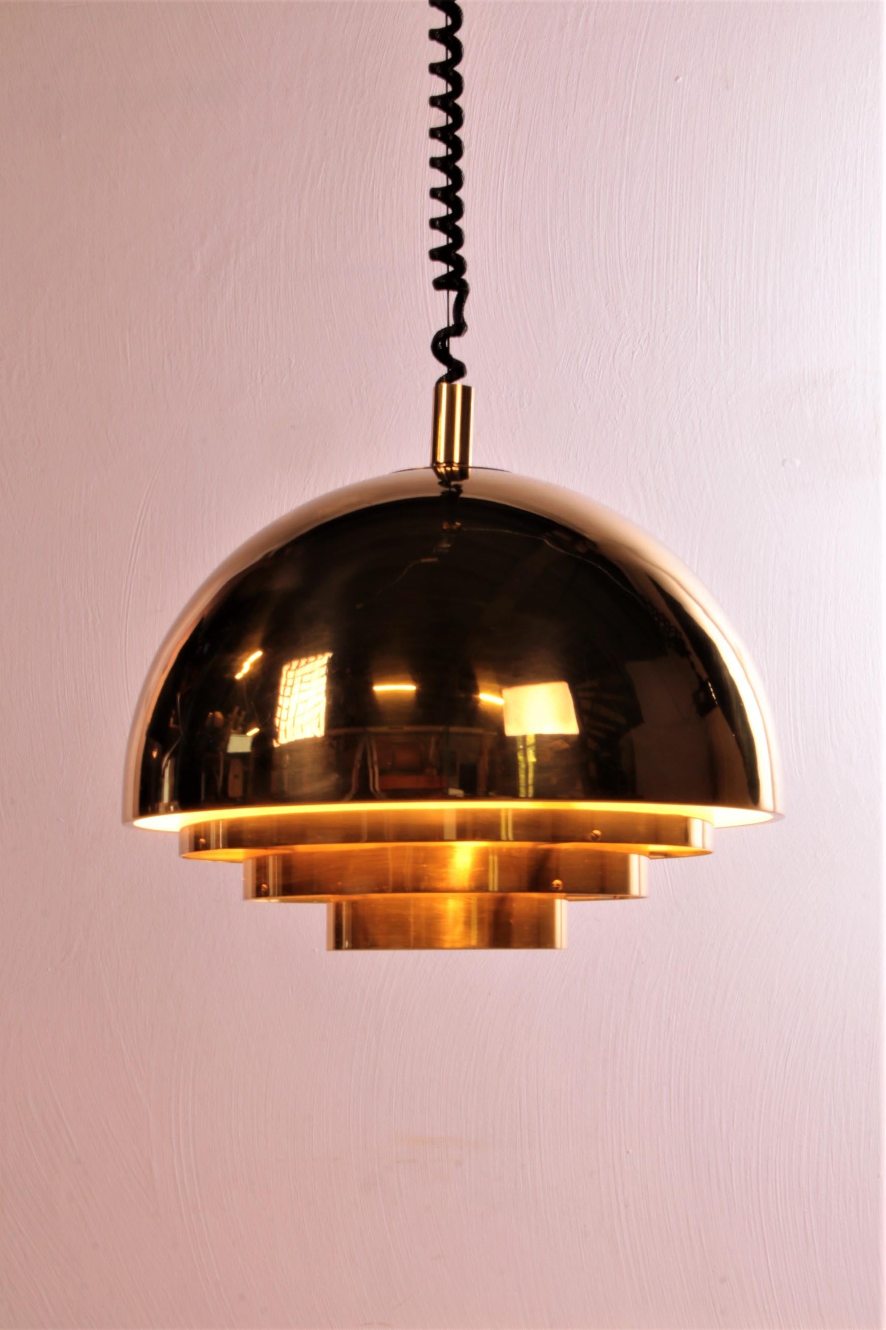 Tedesco Lampada a sospensione in ottone vintage della collezione Vereinigte Werkstatten, 1960 in vendita