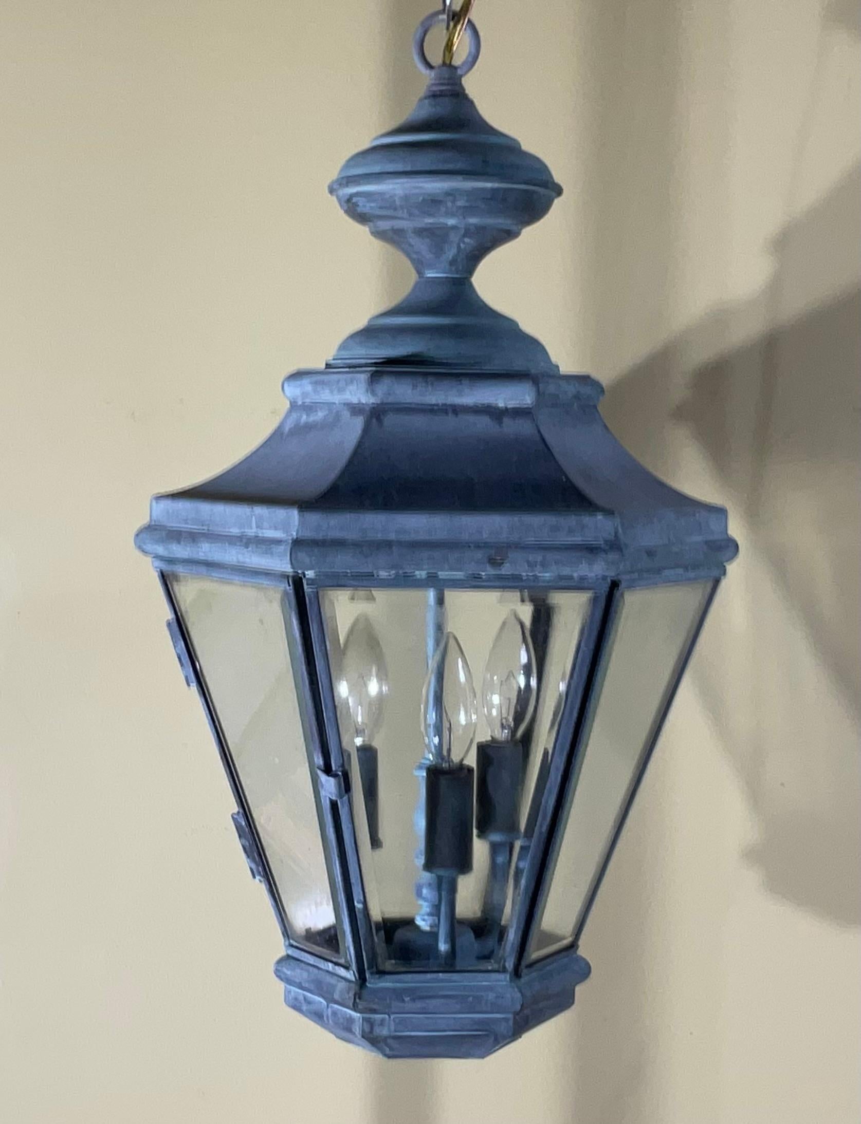 Vintage Messing hängende Laterne mit abgeschrägtem Glas - ein Timeless Schatz (Handgefertigt) im Angebot
