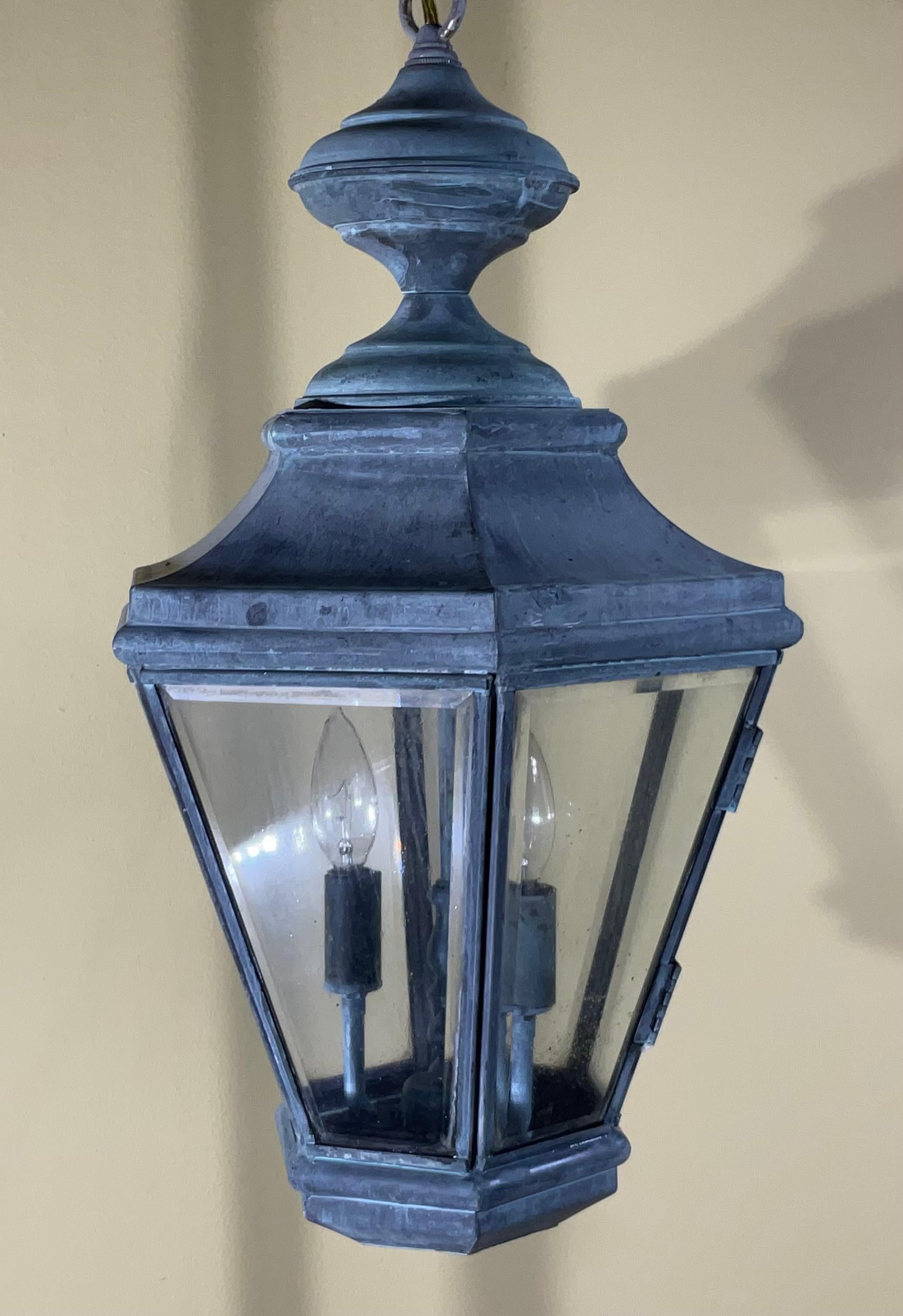 Vintage Messing hängende Laterne mit abgeschrägtem Glas - ein Timeless Schatz im Angebot 2