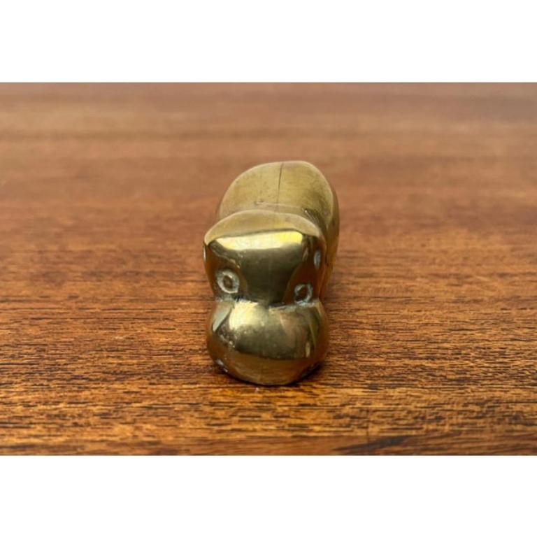 Vintage Messing Nilpferd Figur, 1970er Jahre, in sehr gutem Zustand. Entworfen 1970 bis 1979.

Zusätzliche Informationen:
MATERIAL: Metall
Farbe: Gold
Artikel Typ: Vintage, antik oder aus Vorbesitz
Durchmesser: 1,97ʺW × 1,18ʺD × 1,18ʺH
Zustand: