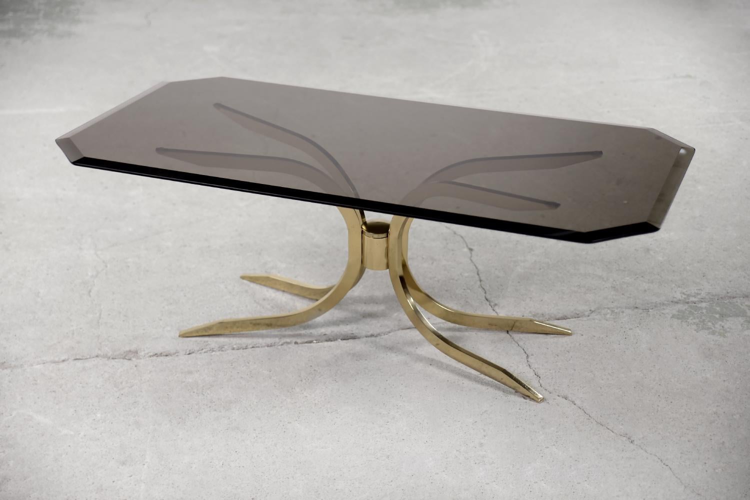 Vintage Brass Hollywood Regency Gold Glamour Coffee Table with Glass Top, 1970s In Good Condition For Sale In Warszawa, Mazowieckie