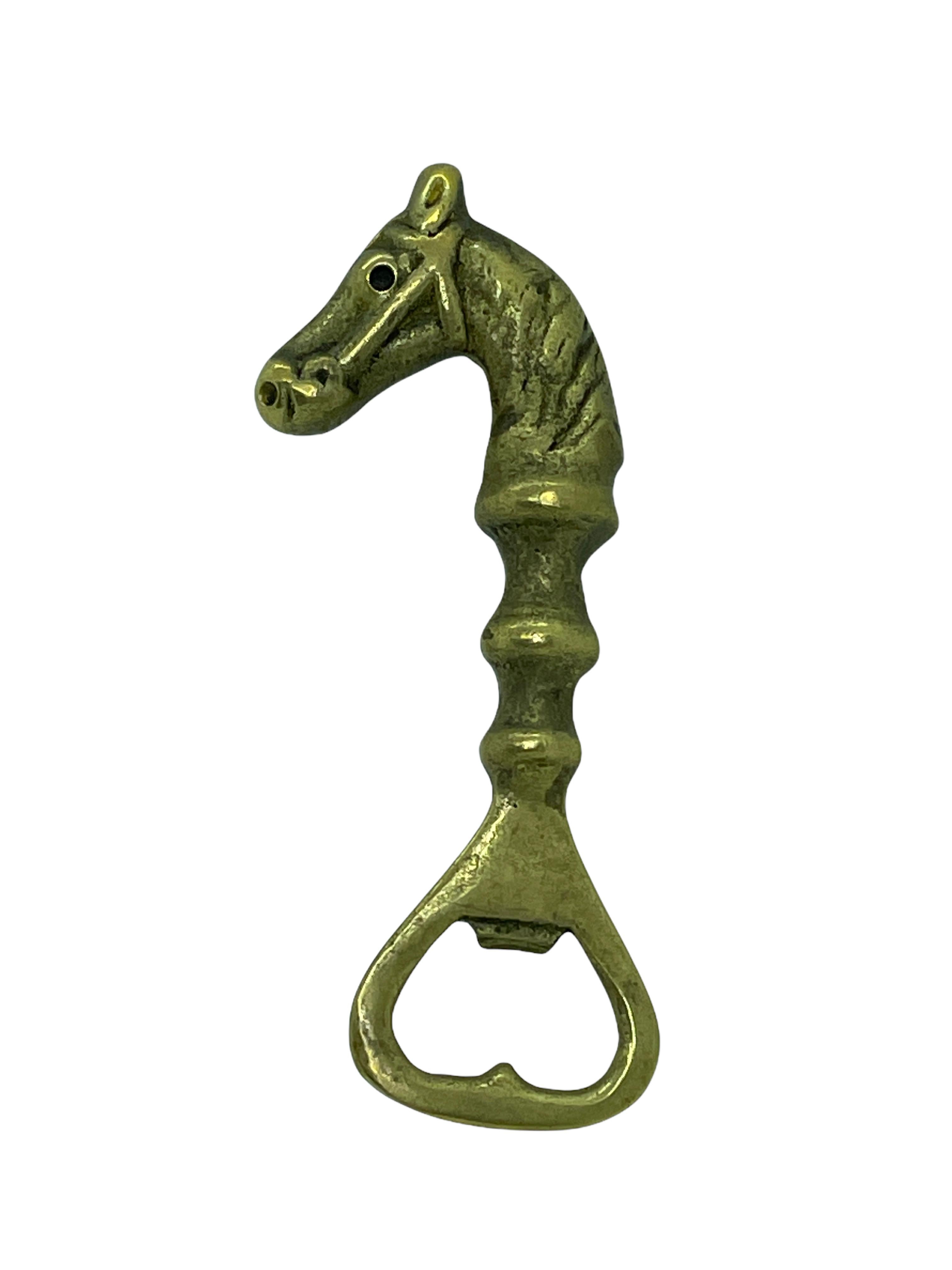 Abrebotellas de latón vintage Caballo Metal moderno de mediados de siglo Breweriana Barware Moderno de mediados de siglo en venta
