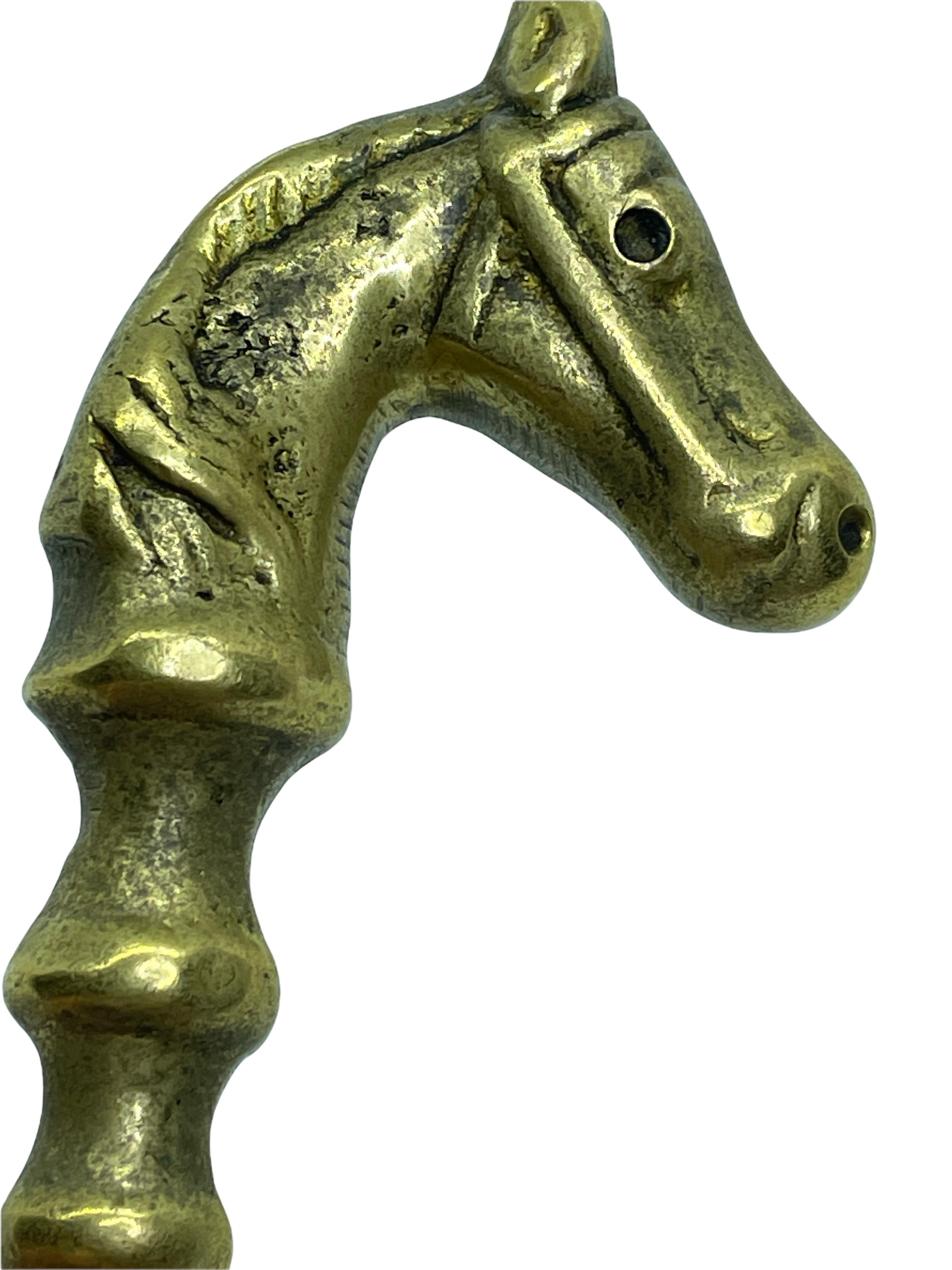 Abrebotellas de latón vintage Caballo Metal moderno de mediados de siglo Breweriana Barware en Bueno estado para la venta en Nuernberg, DE