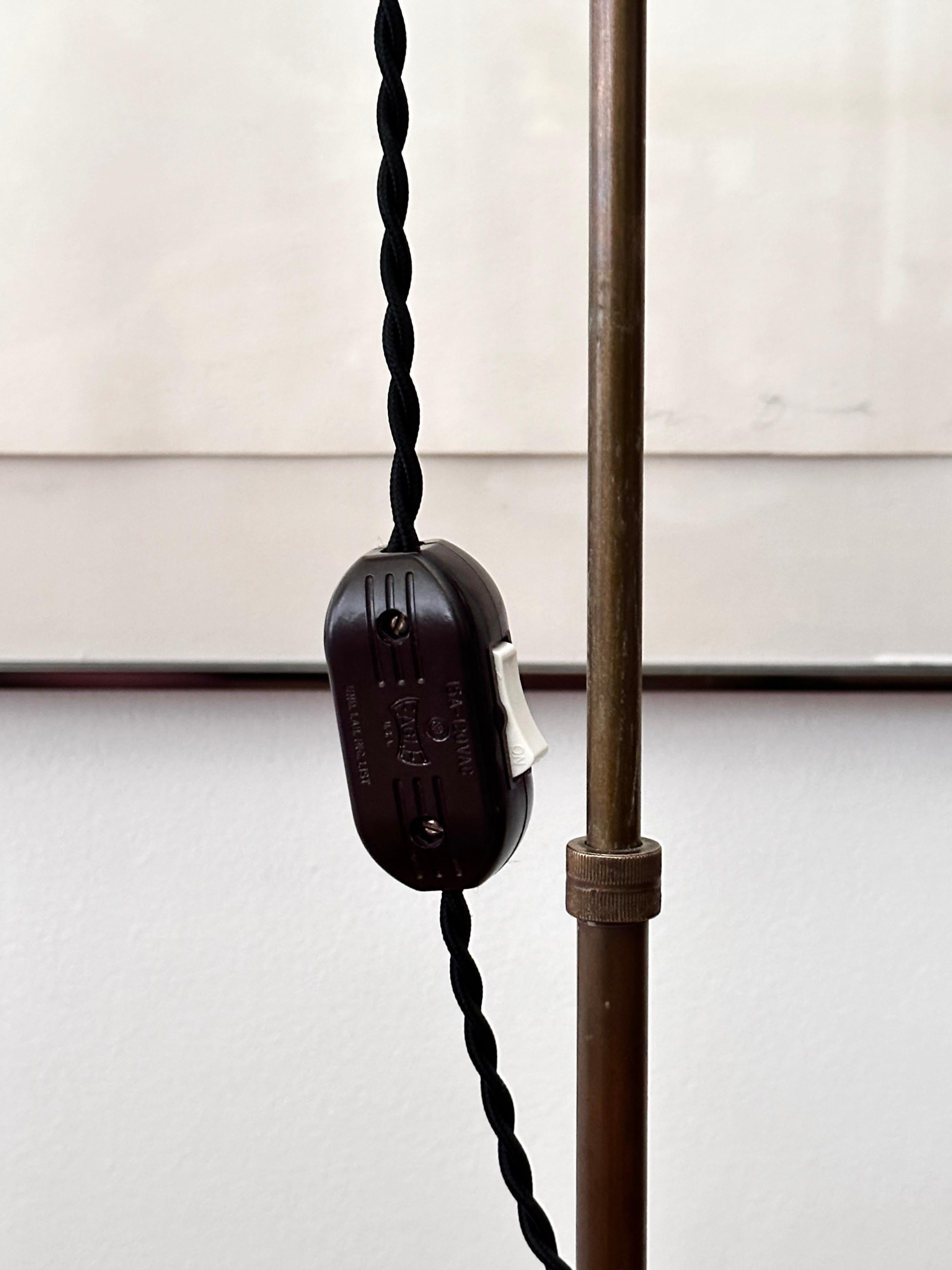 Lampada da terra industriale in ottone vintage di The Pacific Electric Company in vendita 5