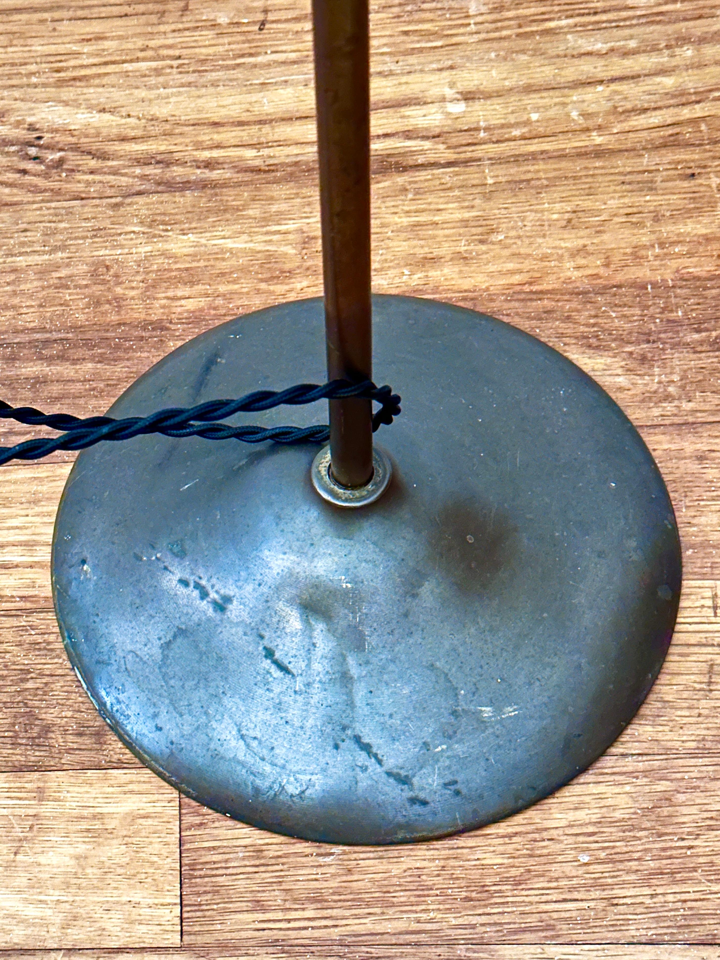 Lampada da terra industriale in ottone vintage di The Pacific Electric Company in vendita 6
