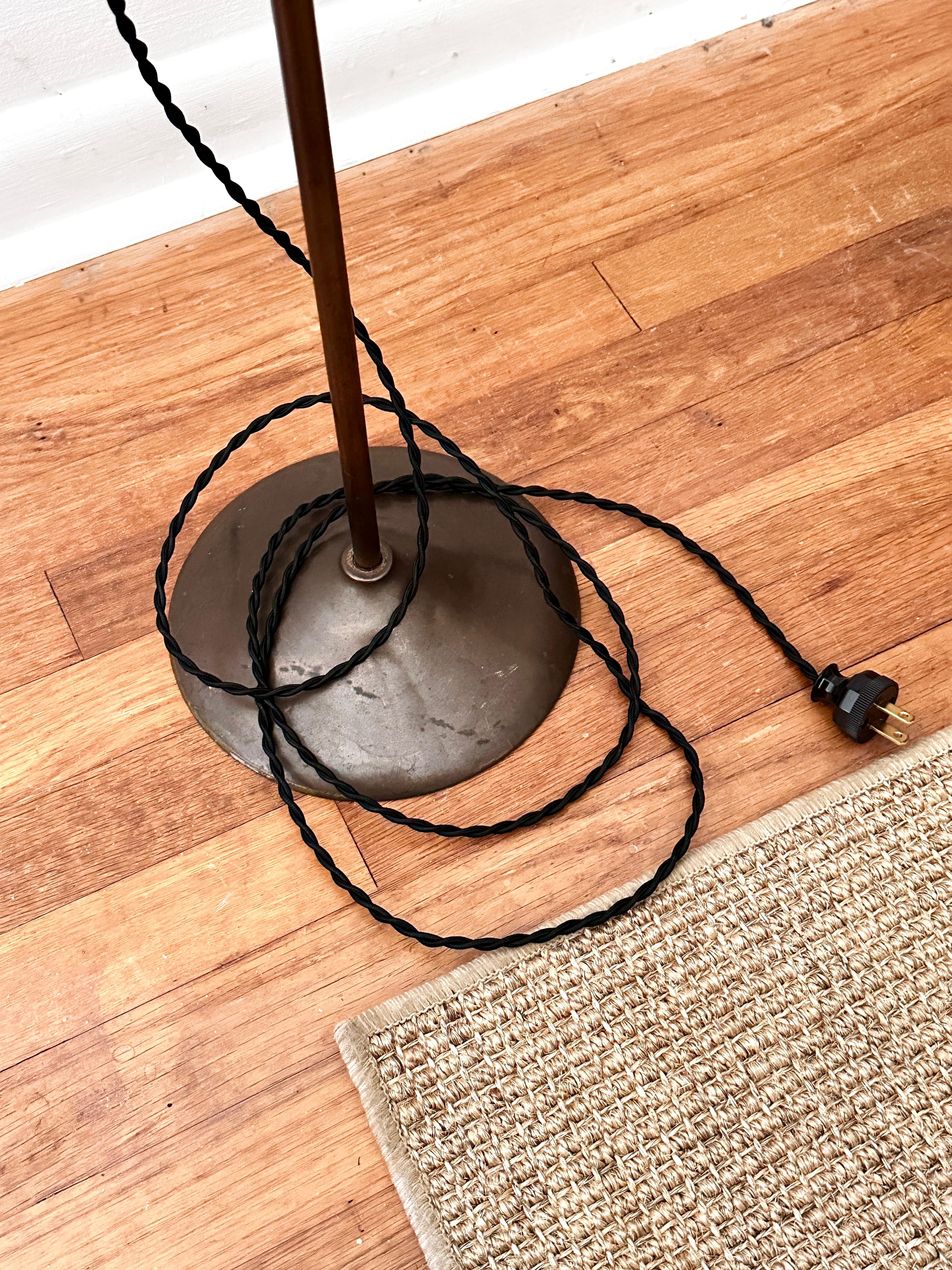 Lampada da terra industriale in ottone vintage di The Pacific Electric Company in vendita 7