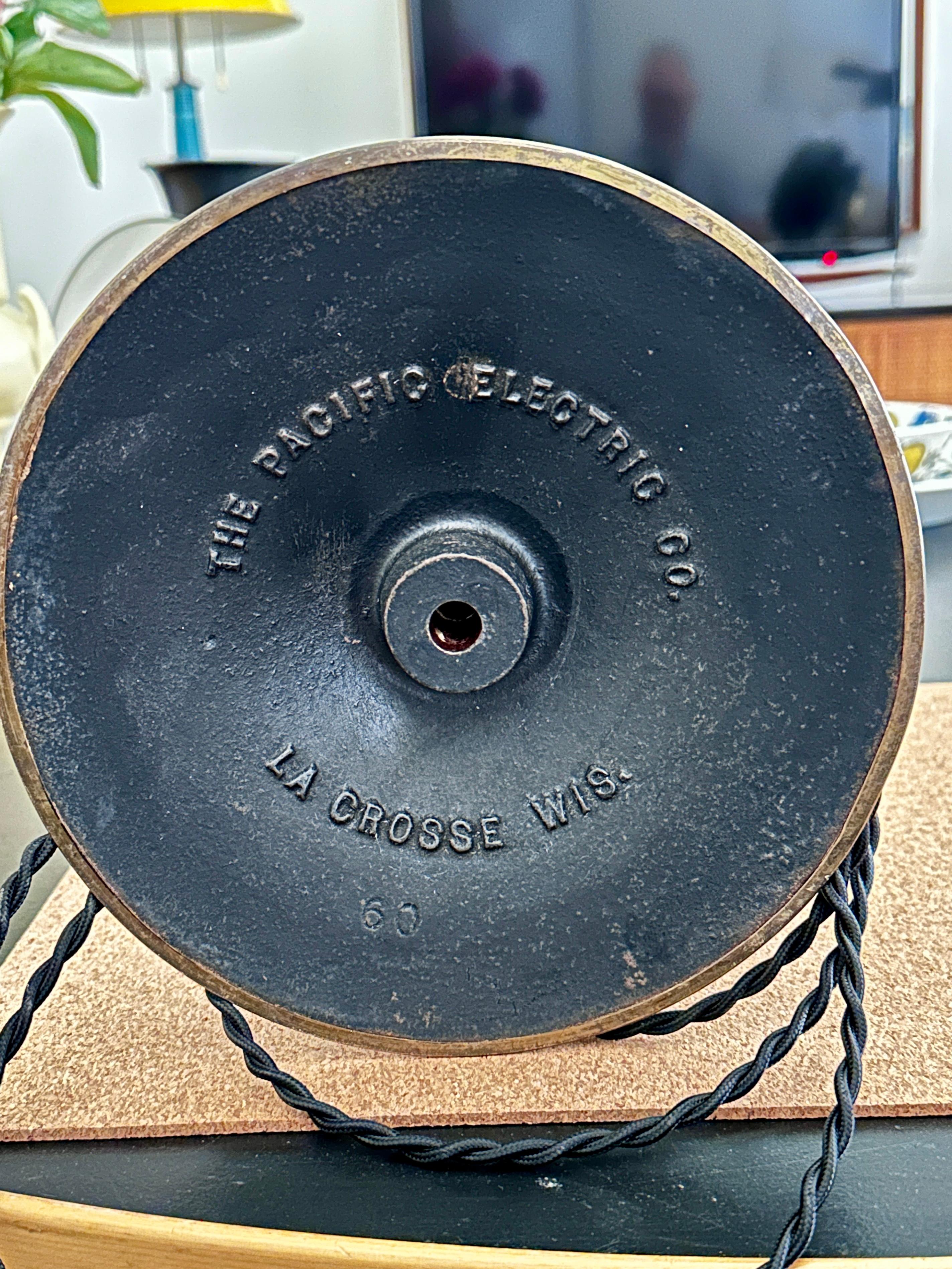 Lampada da terra industriale in ottone vintage di The Pacific Electric Company in vendita 10