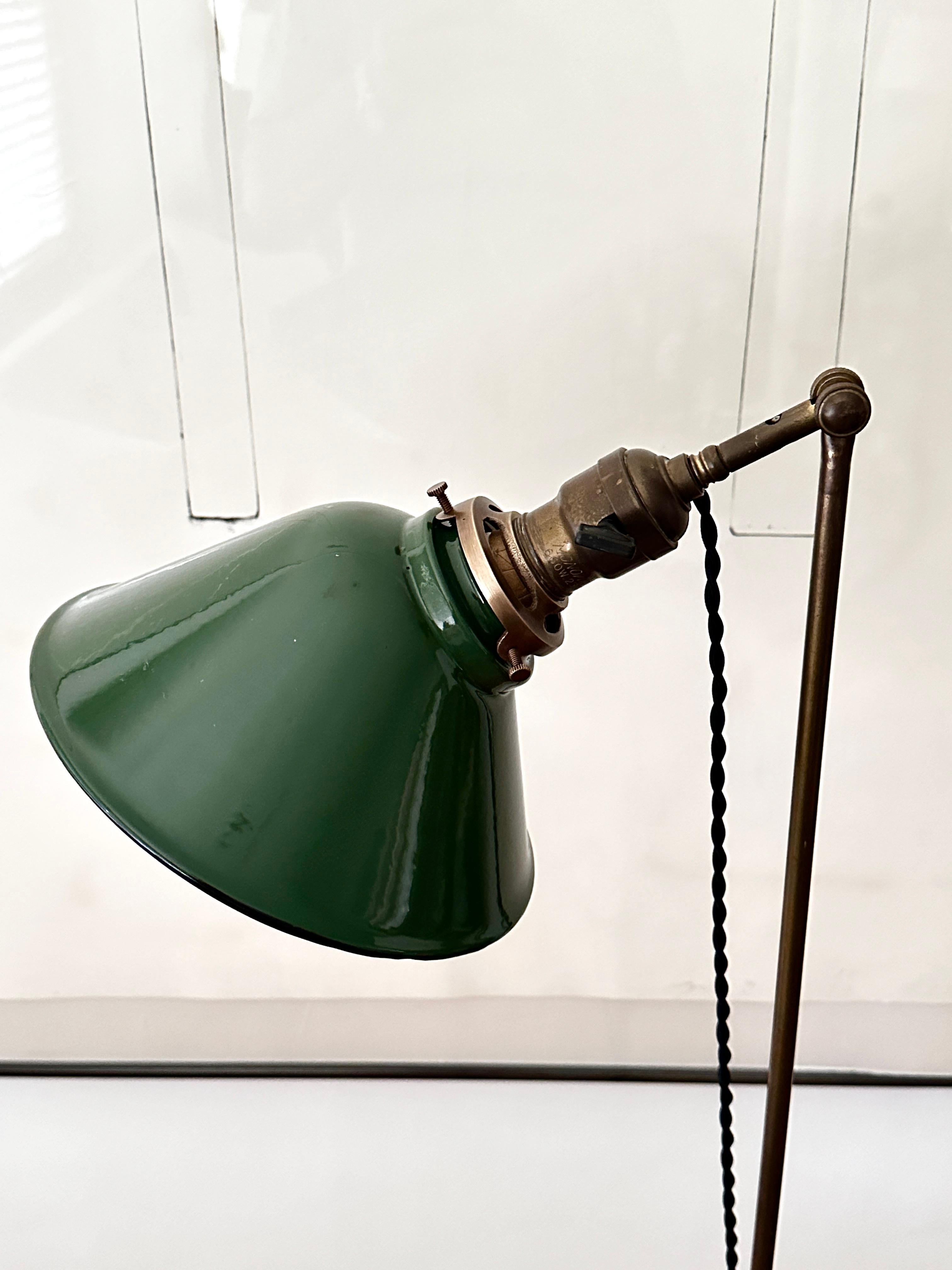 Ottone Lampada da terra industriale in ottone vintage di The Pacific Electric Company in vendita