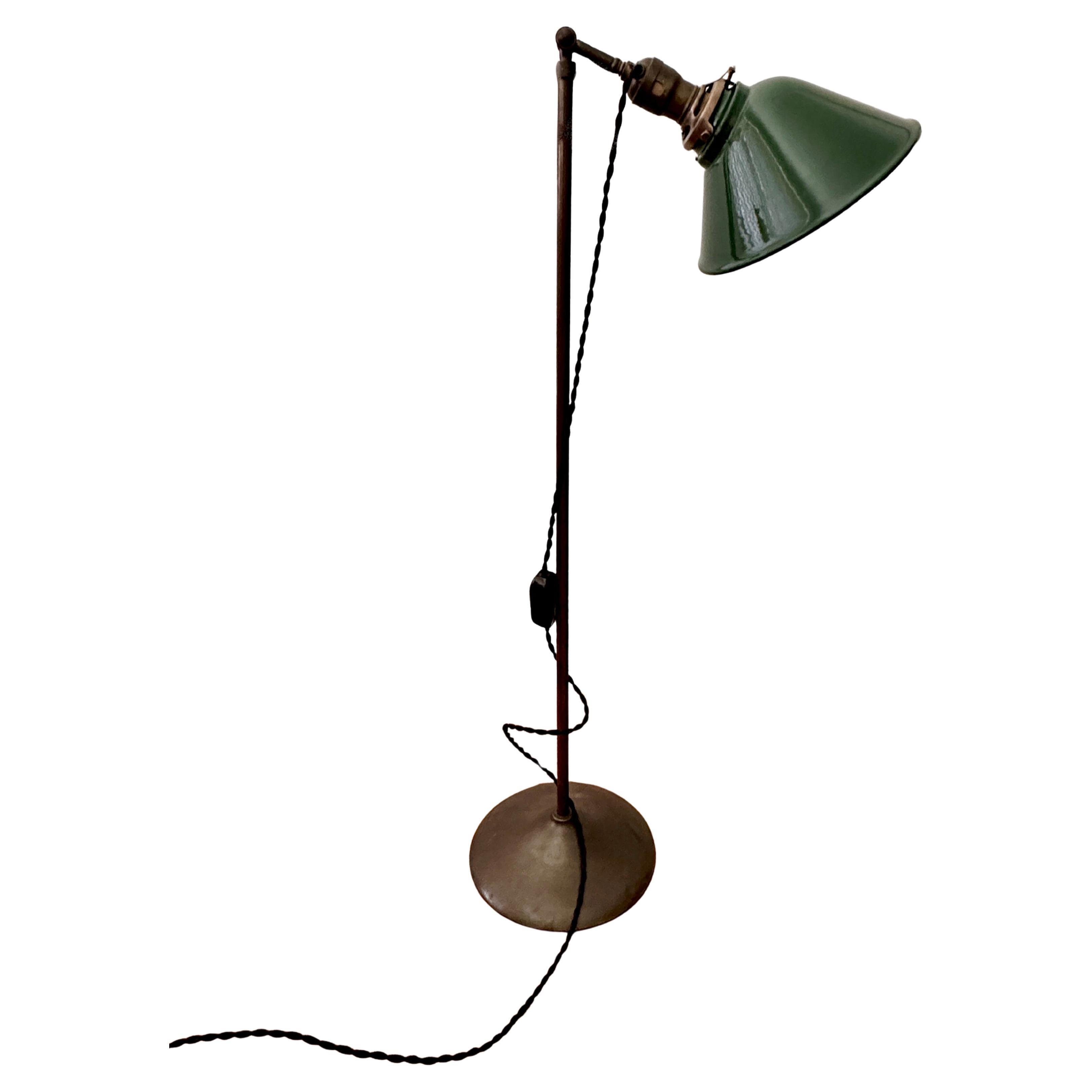 Lampada da terra industriale in ottone vintage di The Pacific Electric Company