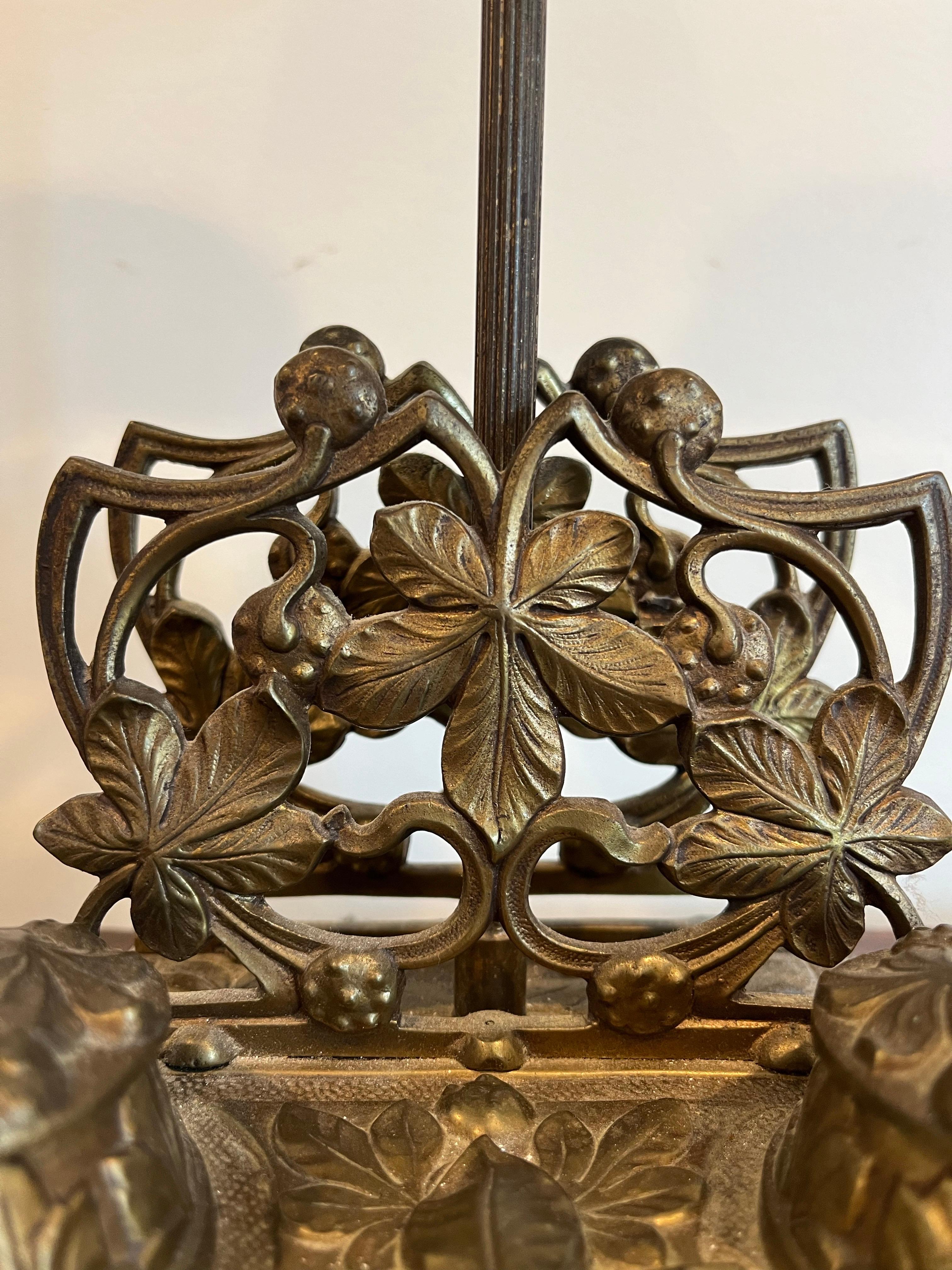 Vittoriano Lampada da scrivania a calamaio in ottone vintage in vendita