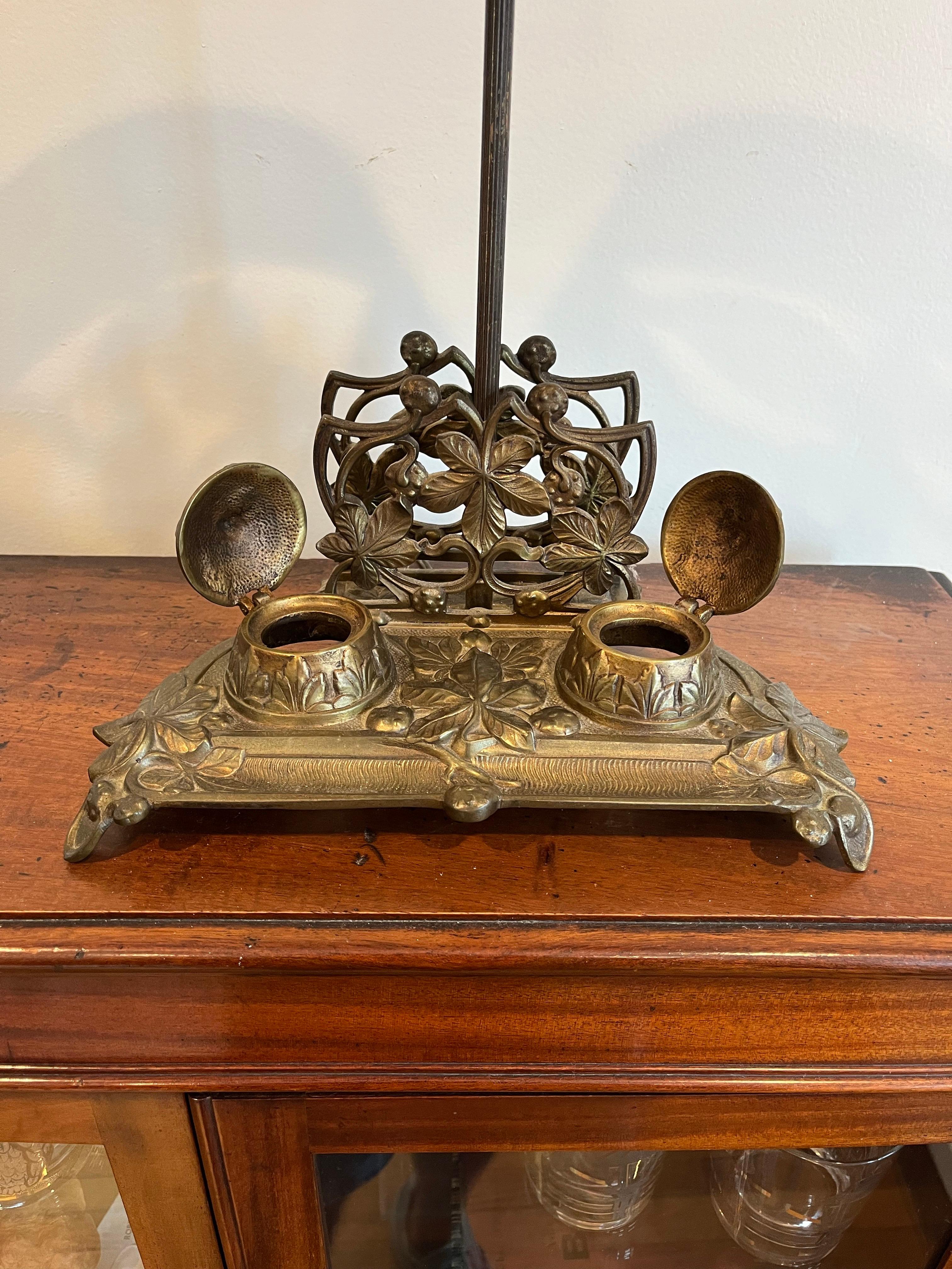 Lampada da scrivania a calamaio in ottone vintage In condizioni buone in vendita a W Allenhurst, NJ