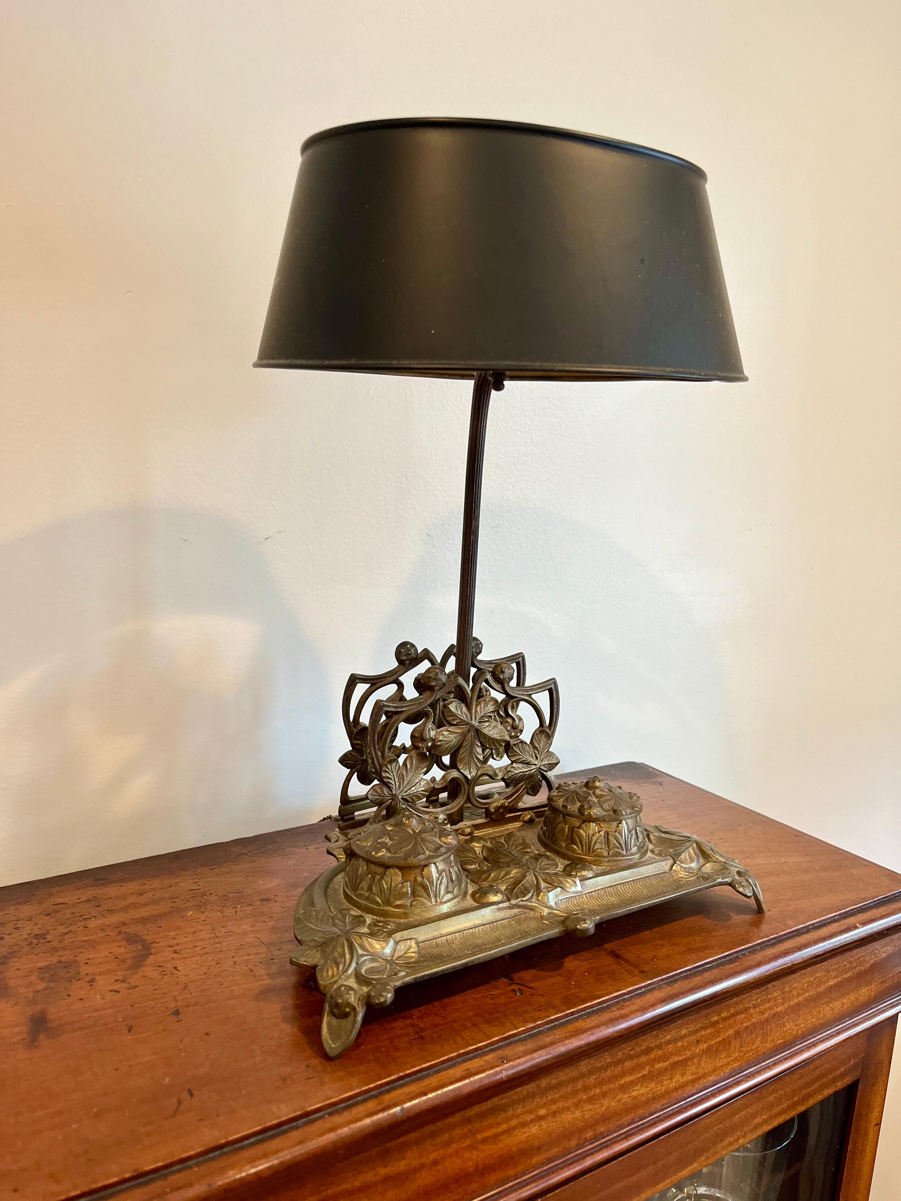 Ottone Lampada da scrivania a calamaio in ottone vintage in vendita