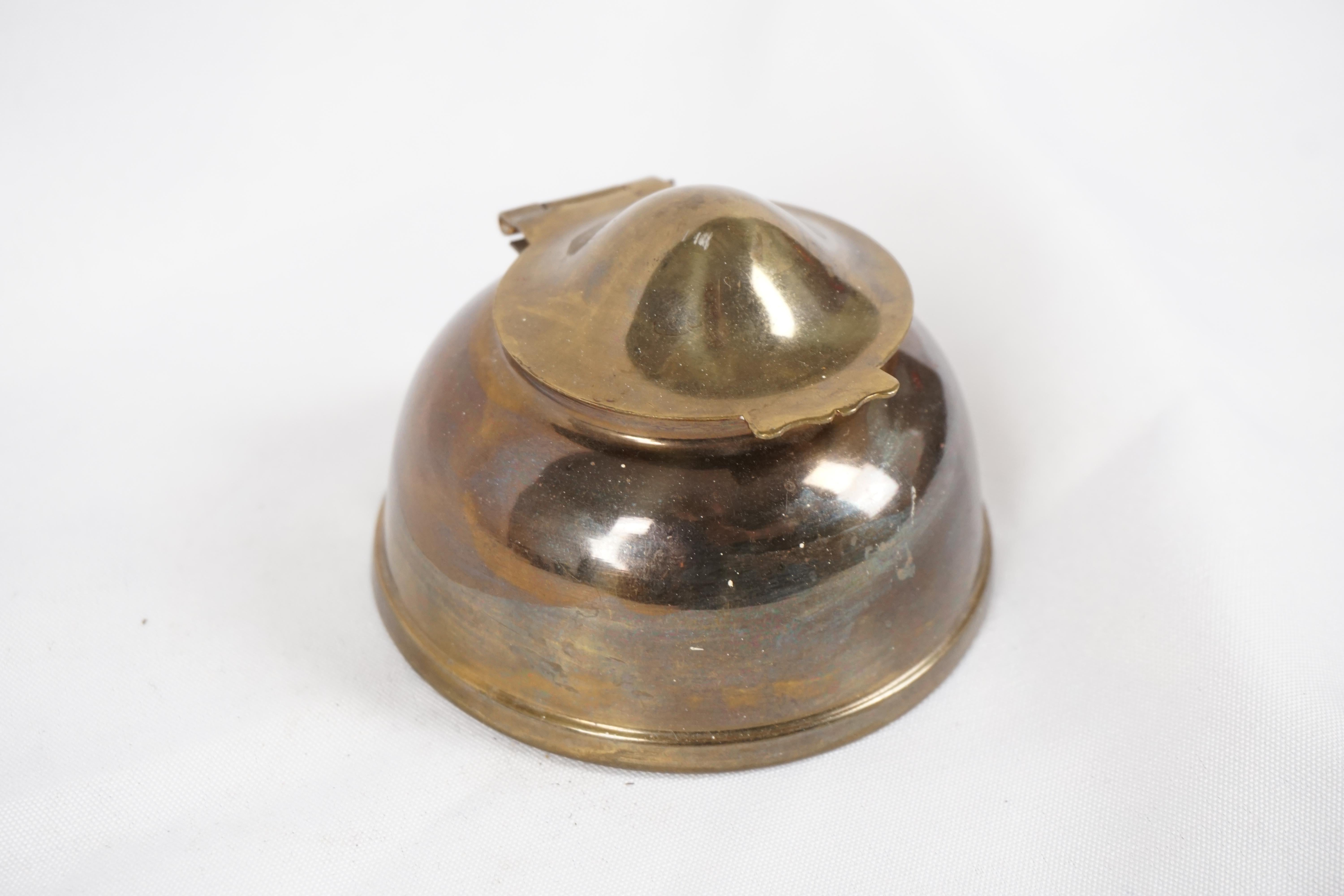 Vintage brass inkwell, silver plated, Scotland 1940, B2823

Scotland 1940
Brass and silver plated
Lift up lid
Glass liner

Measures: 3.25