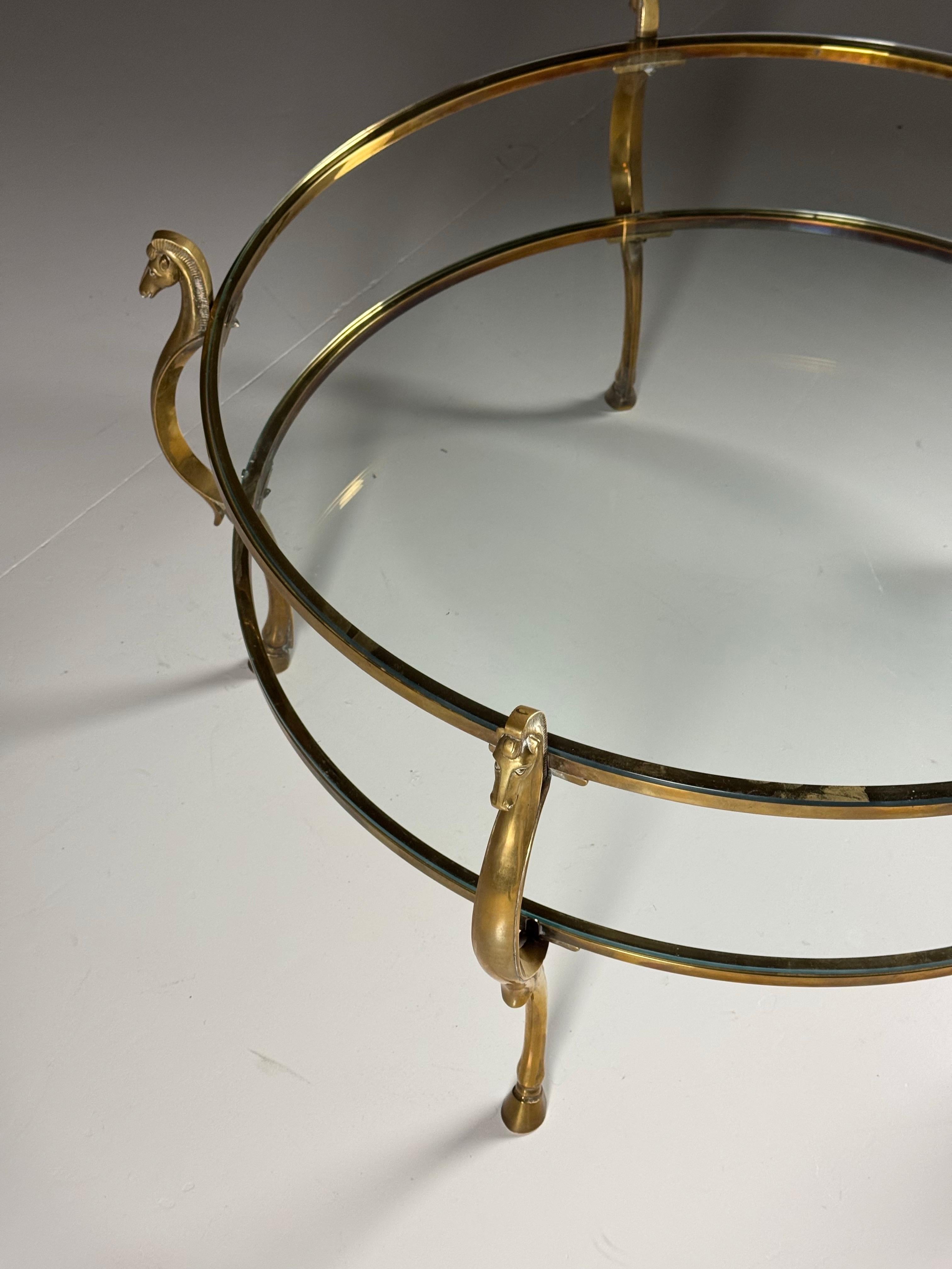 Table à café italienne en laiton avec têtes d'hippocampe vintage en vente 6