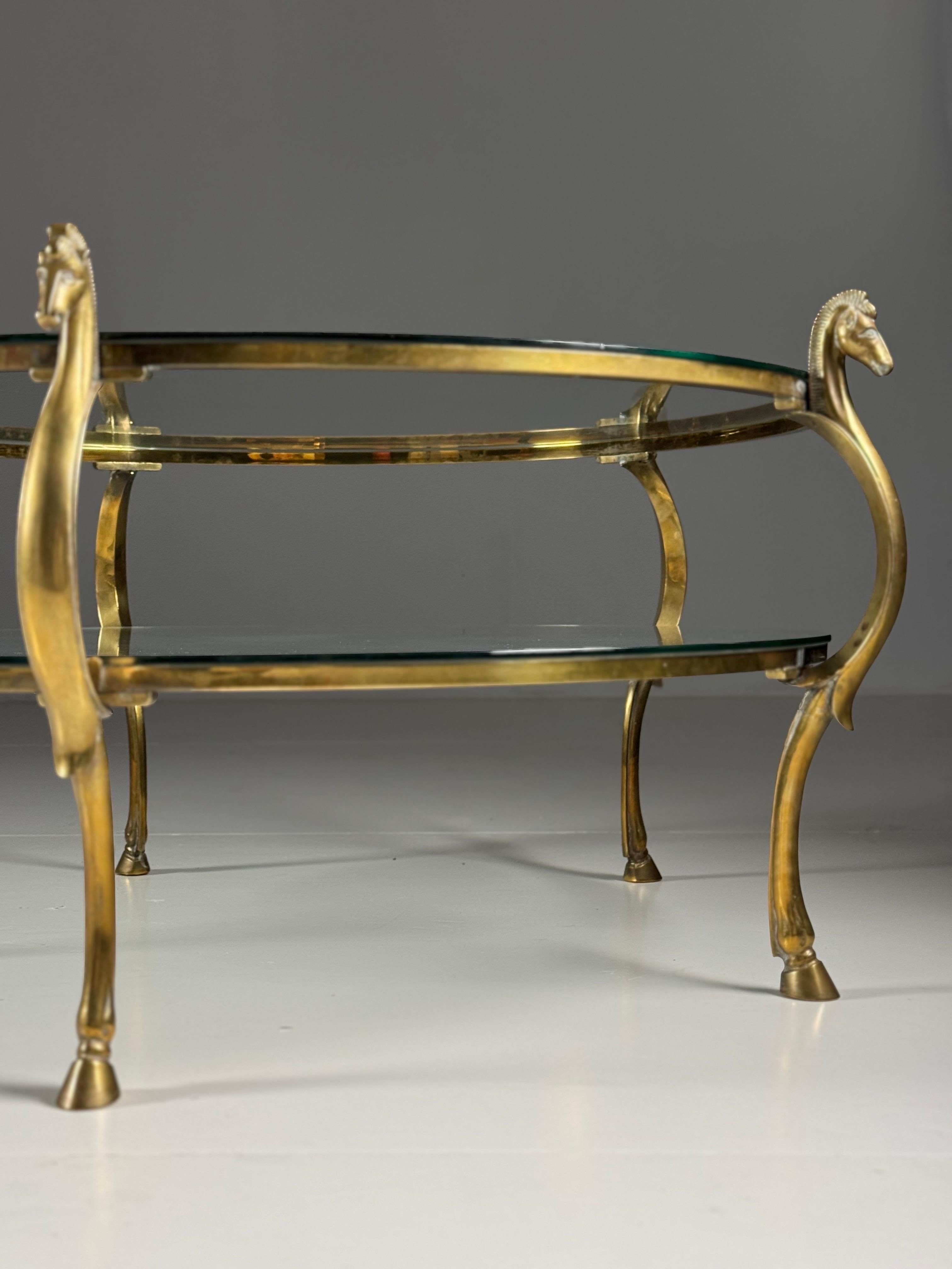 Table à café italienne en laiton avec têtes d'hippocampe vintage en vente 7