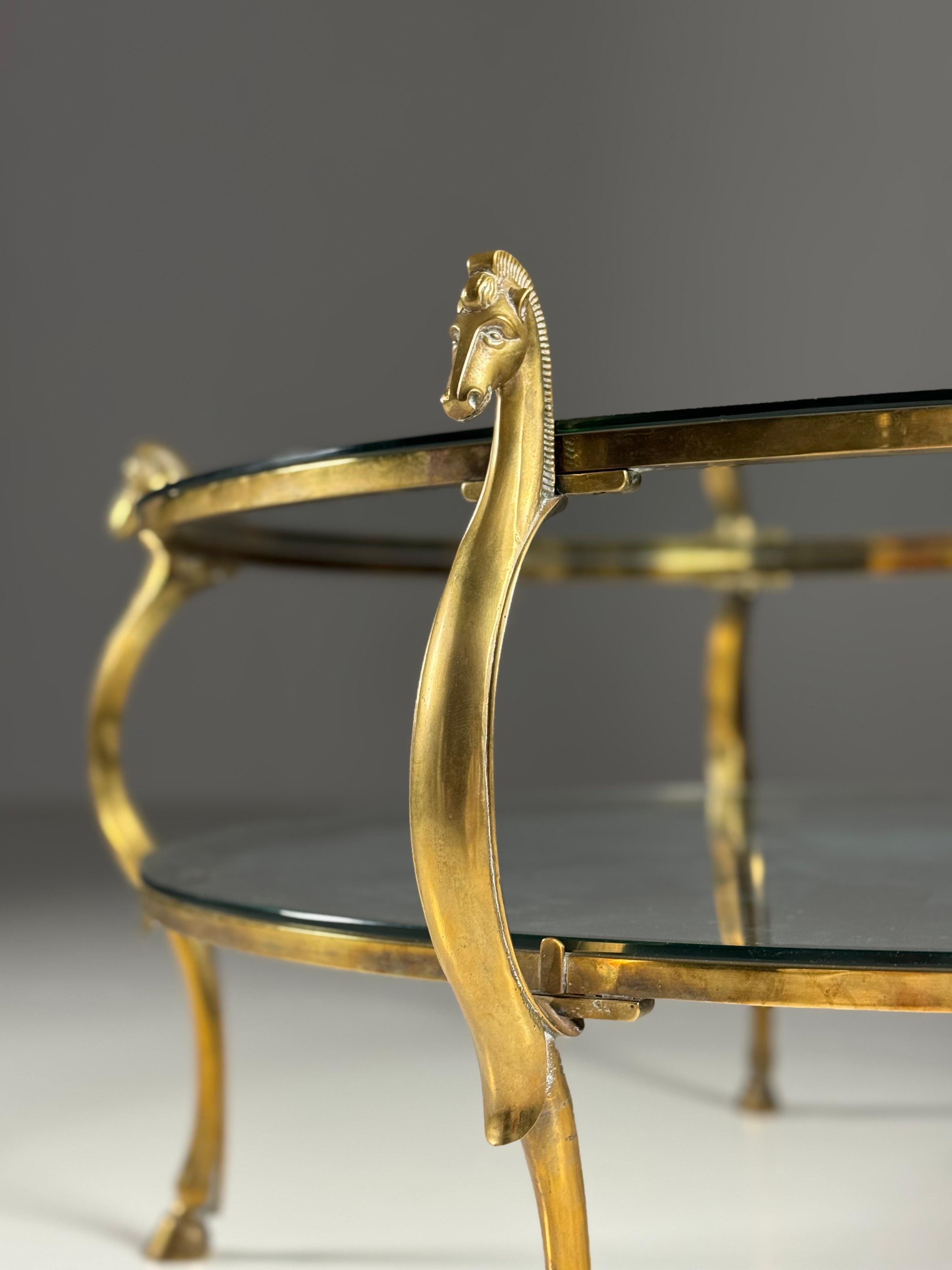 Milieu du XXe siècle Table à café italienne en laiton avec têtes d'hippocampe vintage en vente