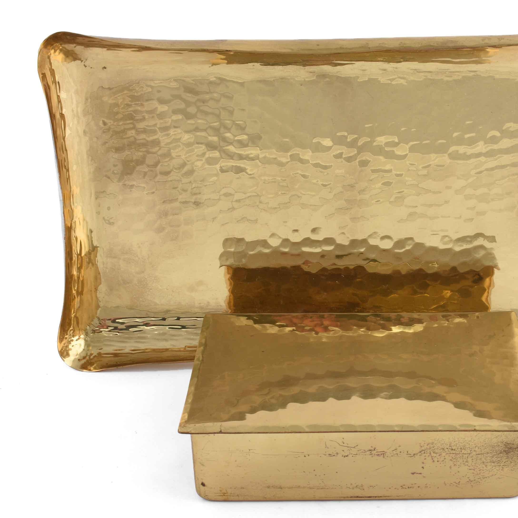 Jewelry box and plate is an original decorative object realized.

Original brass. Realized by Eugen Zint. Made in Germany. 

The mark of Eugen Zint is present on the base. 

The set includes: a brass tray and a Jewelry box (4 x 16.5 x 11.5