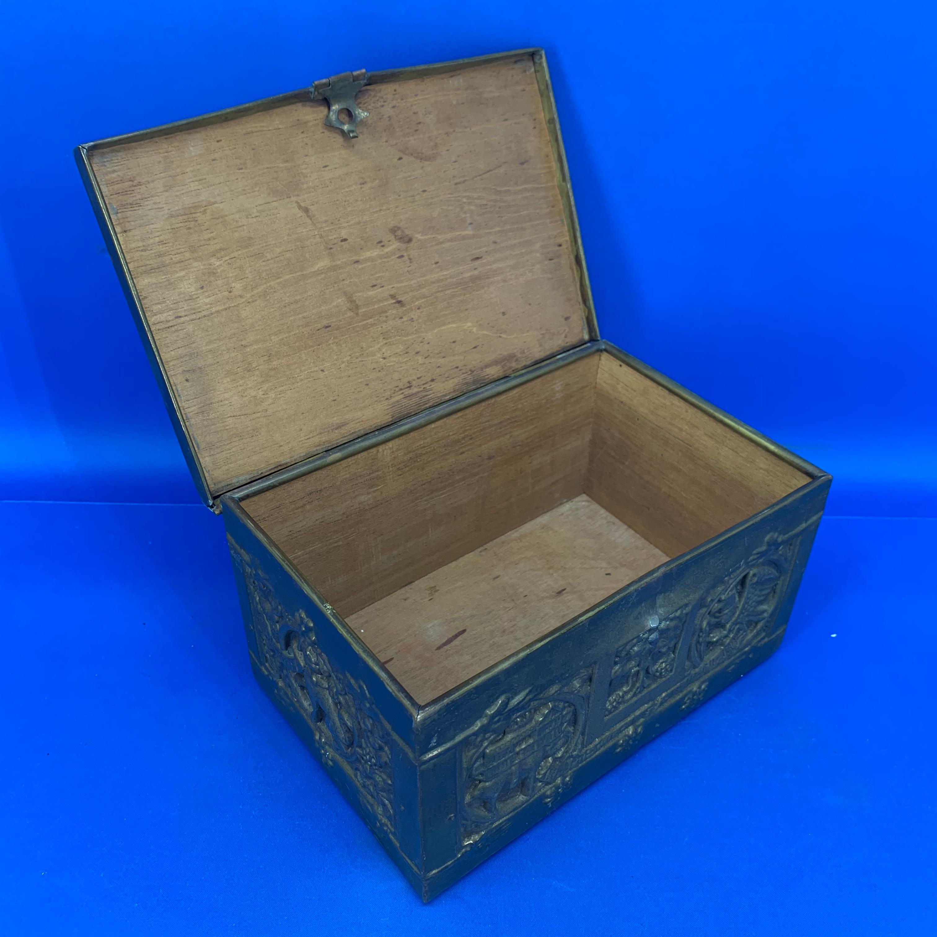 Vintage Brass Jewelry Box With Religious Scenes In Good Condition In Haddonfield, NJ