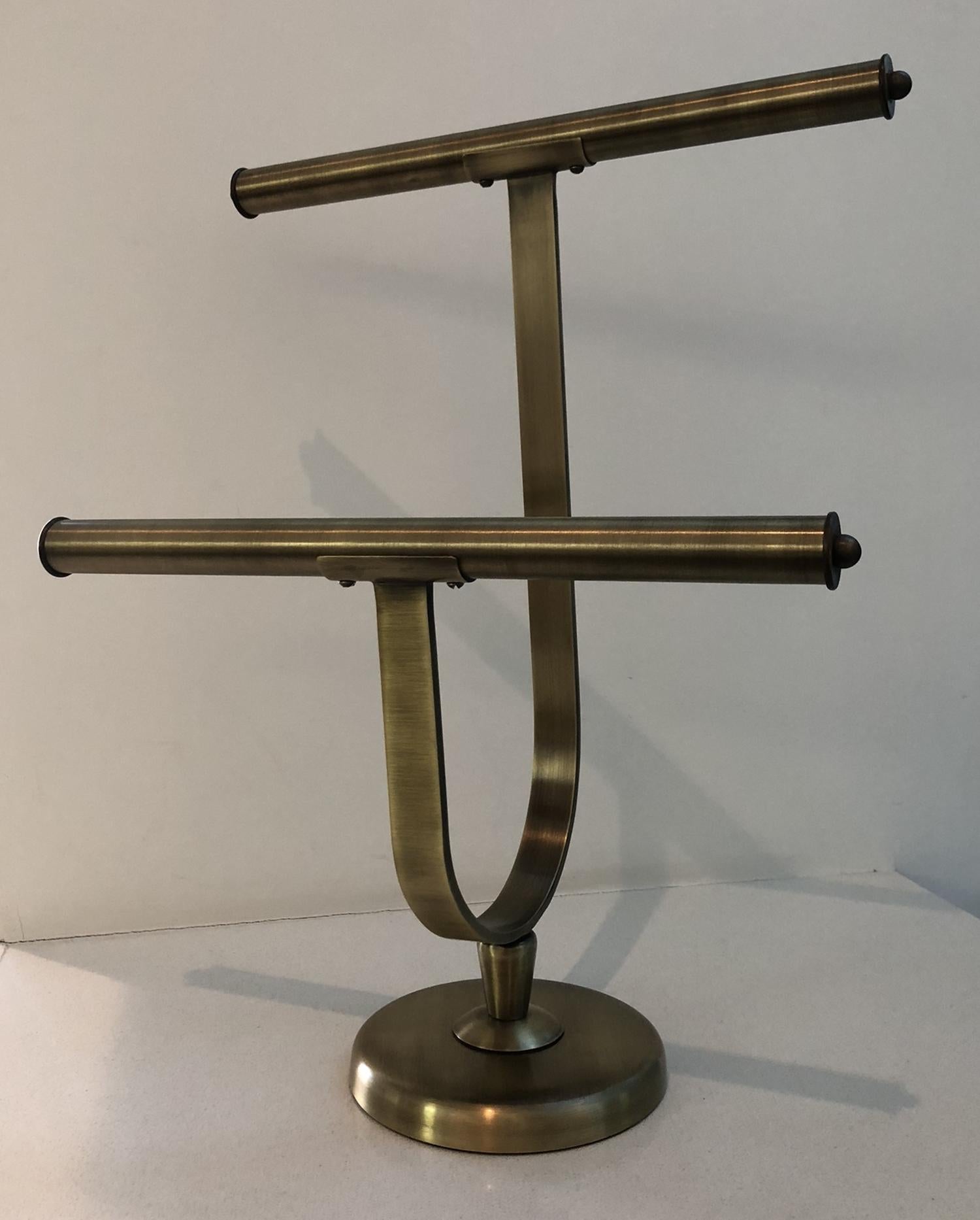 Beautiful brass jewelry or tie holder designed and manufactured by Charles Hollis Jones in the 1960s, the brass has a nice aged patina and is in good to excellent condition.
Measurements:
18