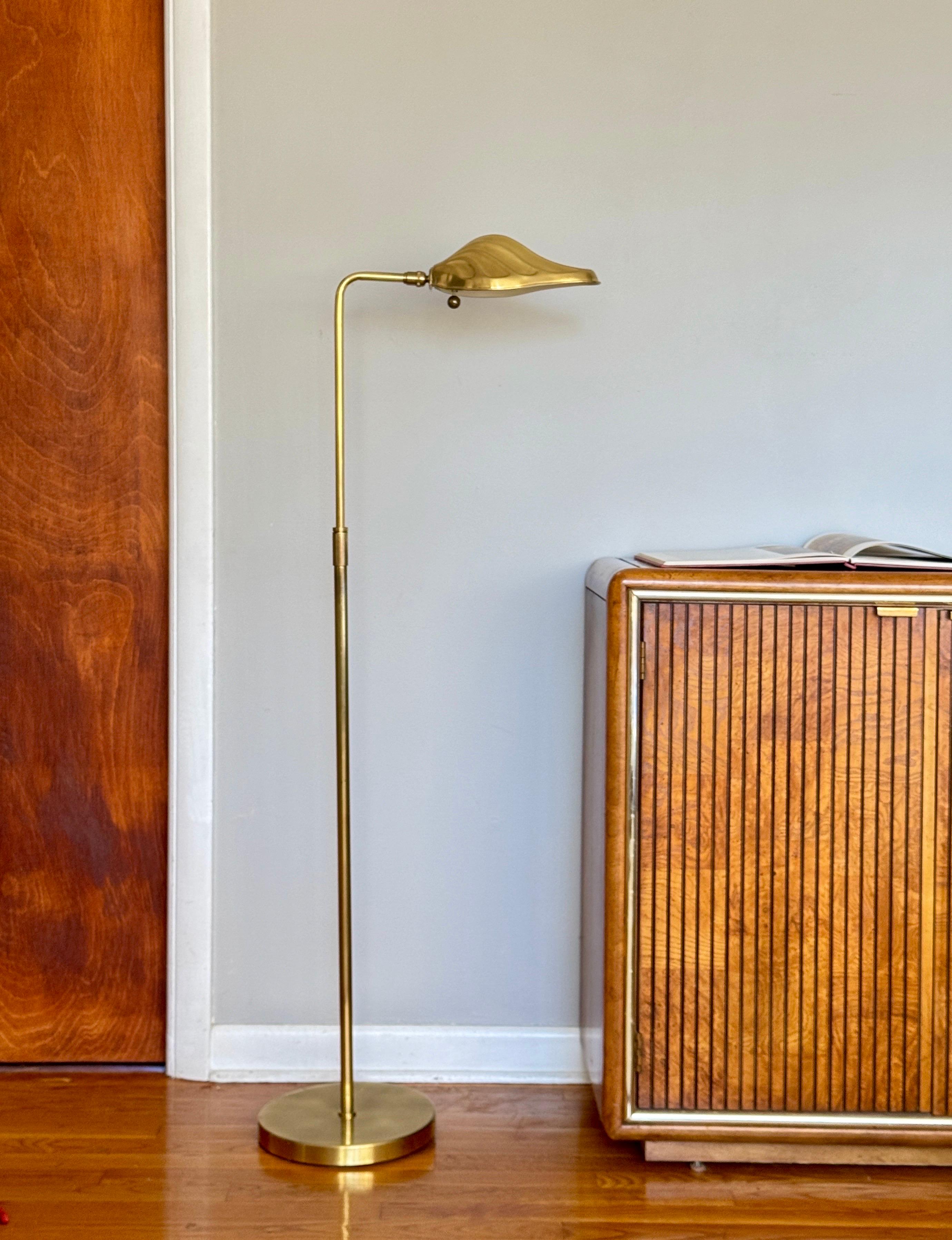 Lampadaire vintage en forme de feuille en laiton dans le style de Tommaso Barbi en vente 1