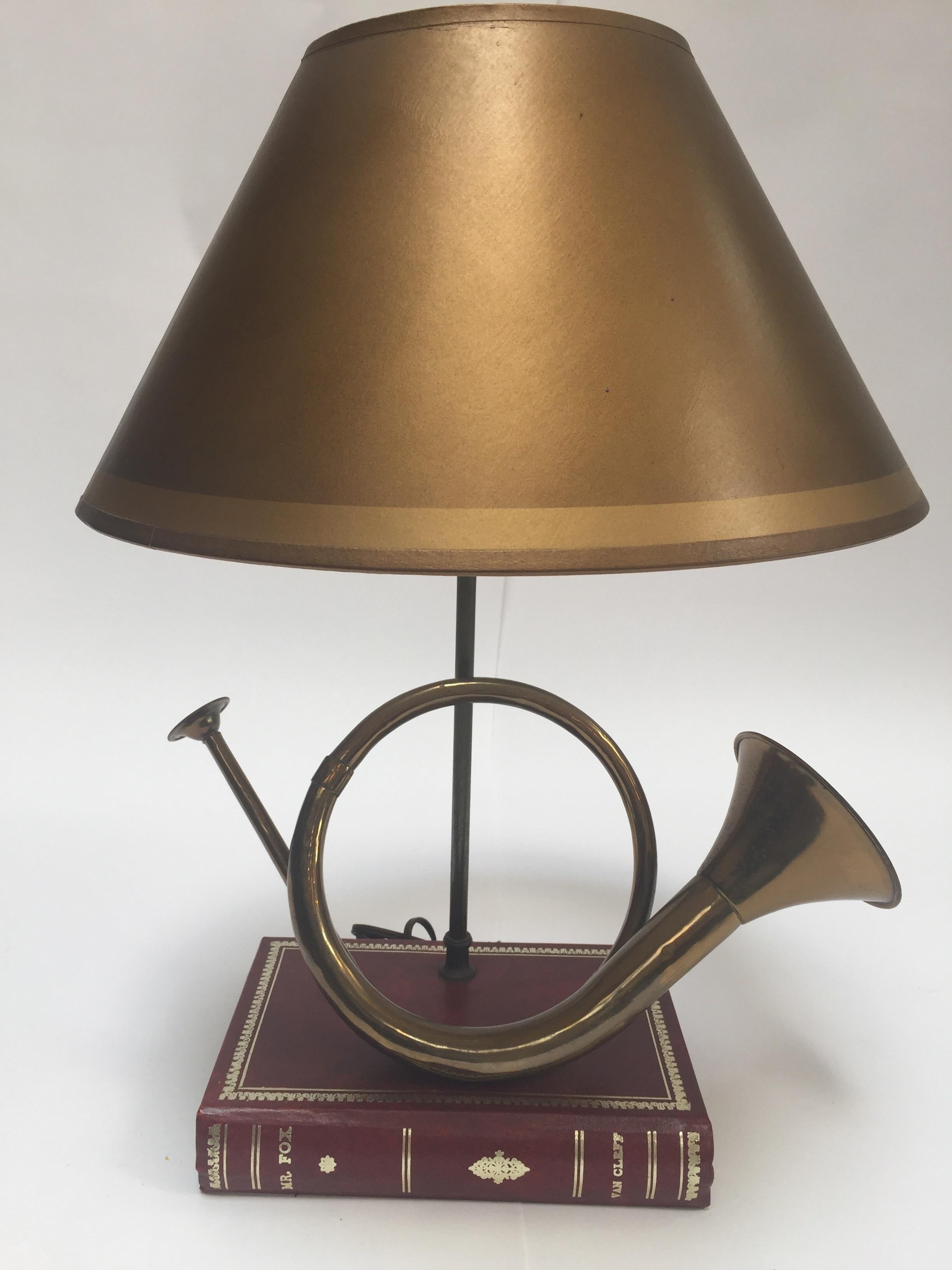 Vintage brass looped hunter's bugle made into a table lamp.
handcrafted Robert Abbey table lamp.
Vintage decorative brass hunting horns, British horn bugle, or military brass Instrument made into a table lamp.
The brass decorative horn sit on a