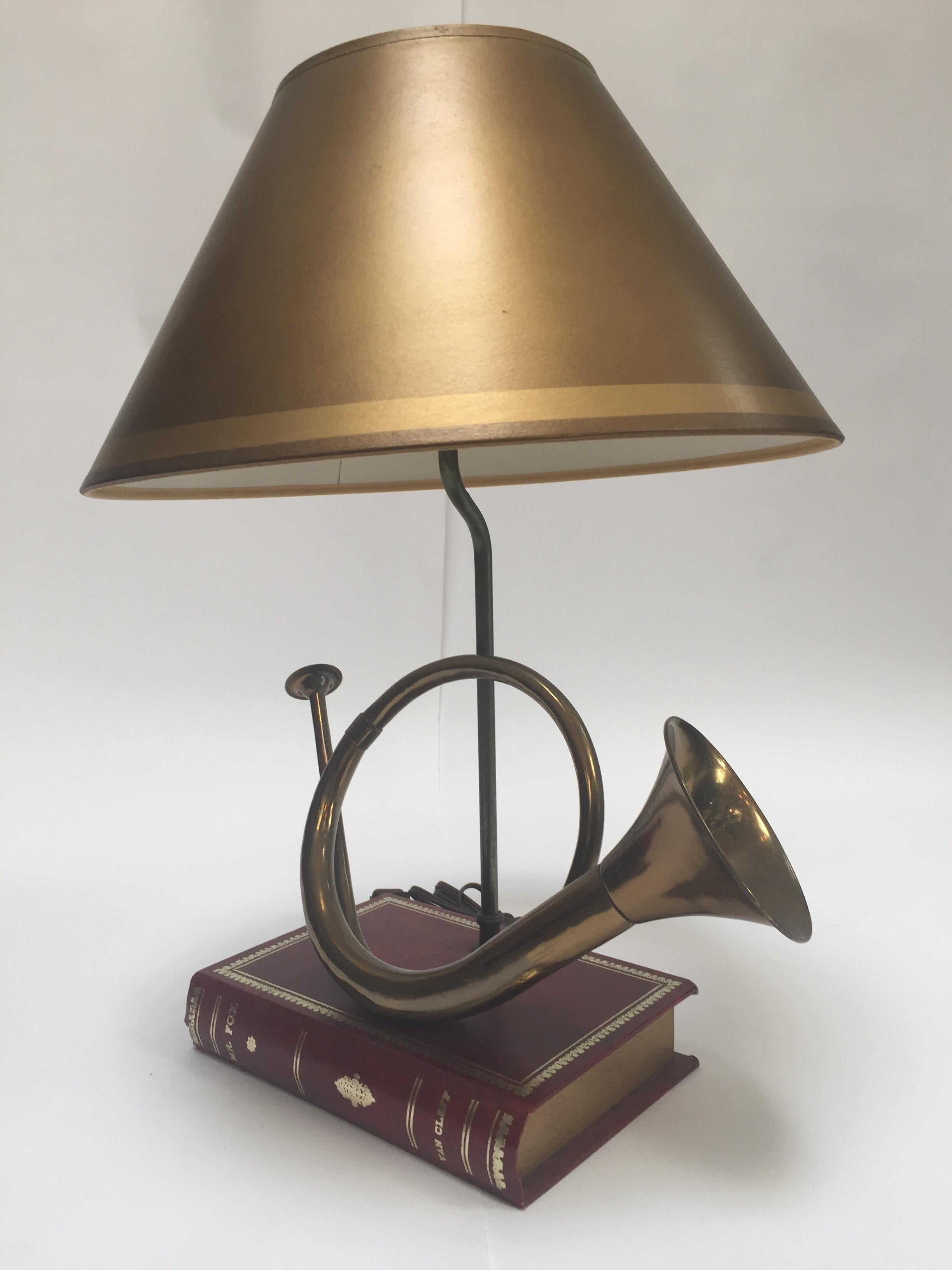 Vintage Brass Looped Hunter's Horn Bugle Made into a Table Lamp by Robert Abbey In Good Condition For Sale In North Hollywood, CA