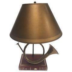 Vieille lampe de bureau en laiton en forme de corne de chasseur bouclée transformée en lampe de bureau par Robert Abbey