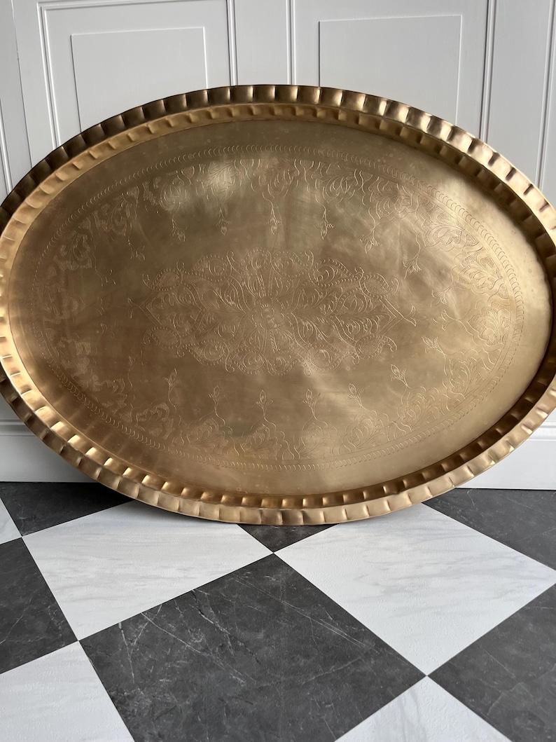 Vintage Brass & Mahogany Scalloped Tray Coffee Table Spider Leg Base For Sale 2
