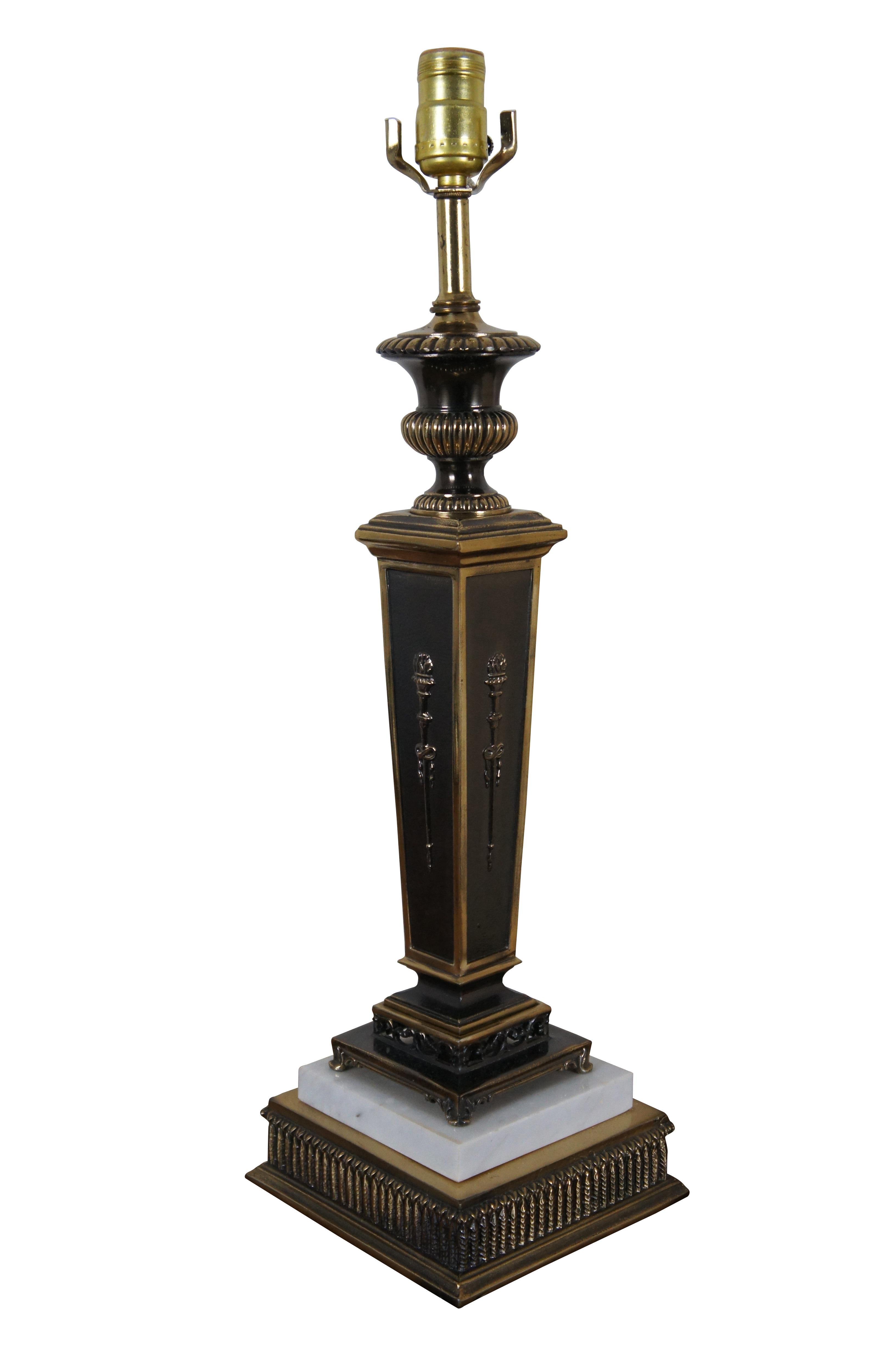 Lampe de table Empire à colonne torchère en laiton et marbre 37