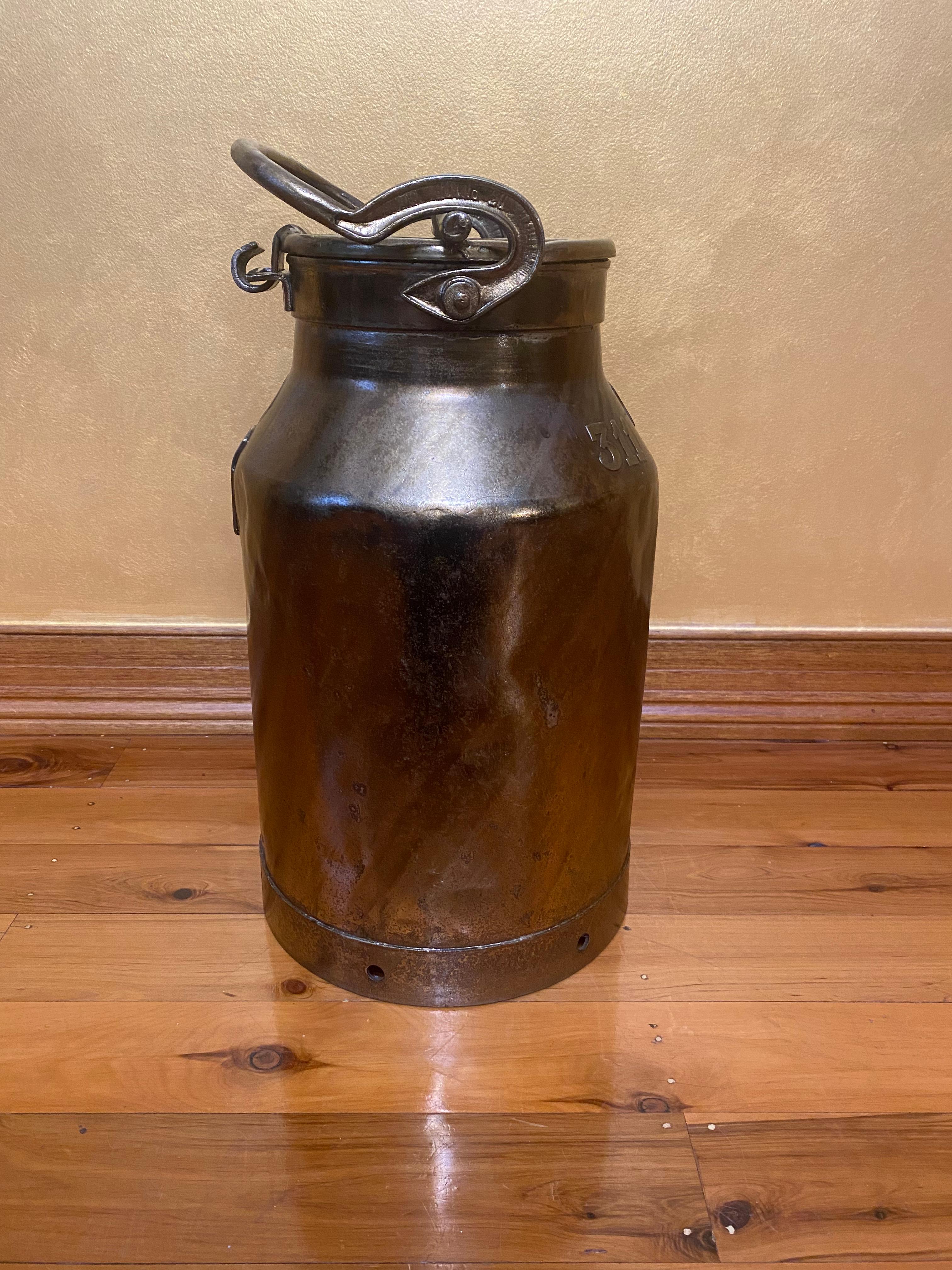 Vintage Brass Milk Churn In Good Condition For Sale In EDENSOR PARK, NSW