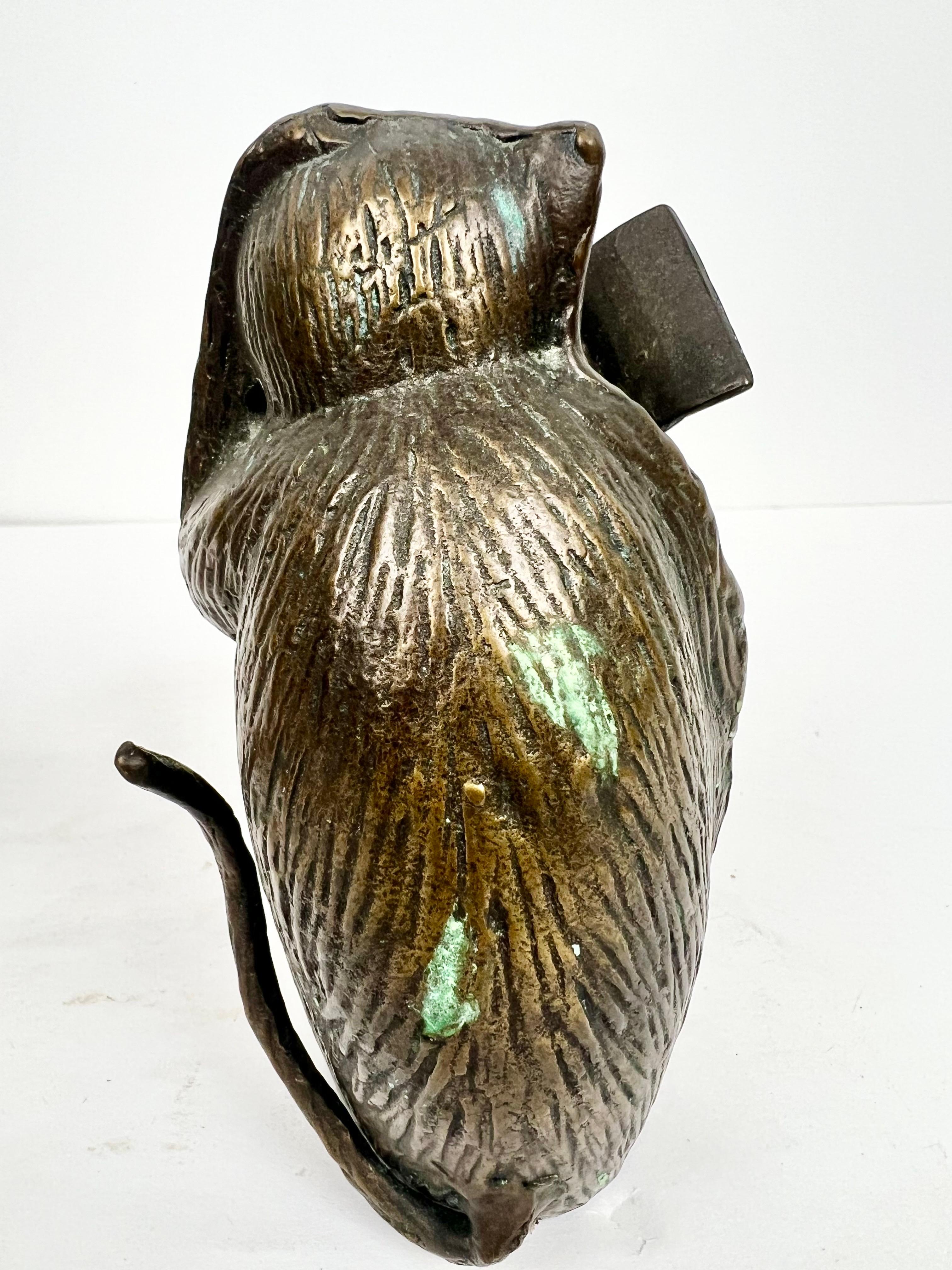 Ottone Scimmia che legge il libro e fermacarte in ottone d'epoca, una coppia in vendita