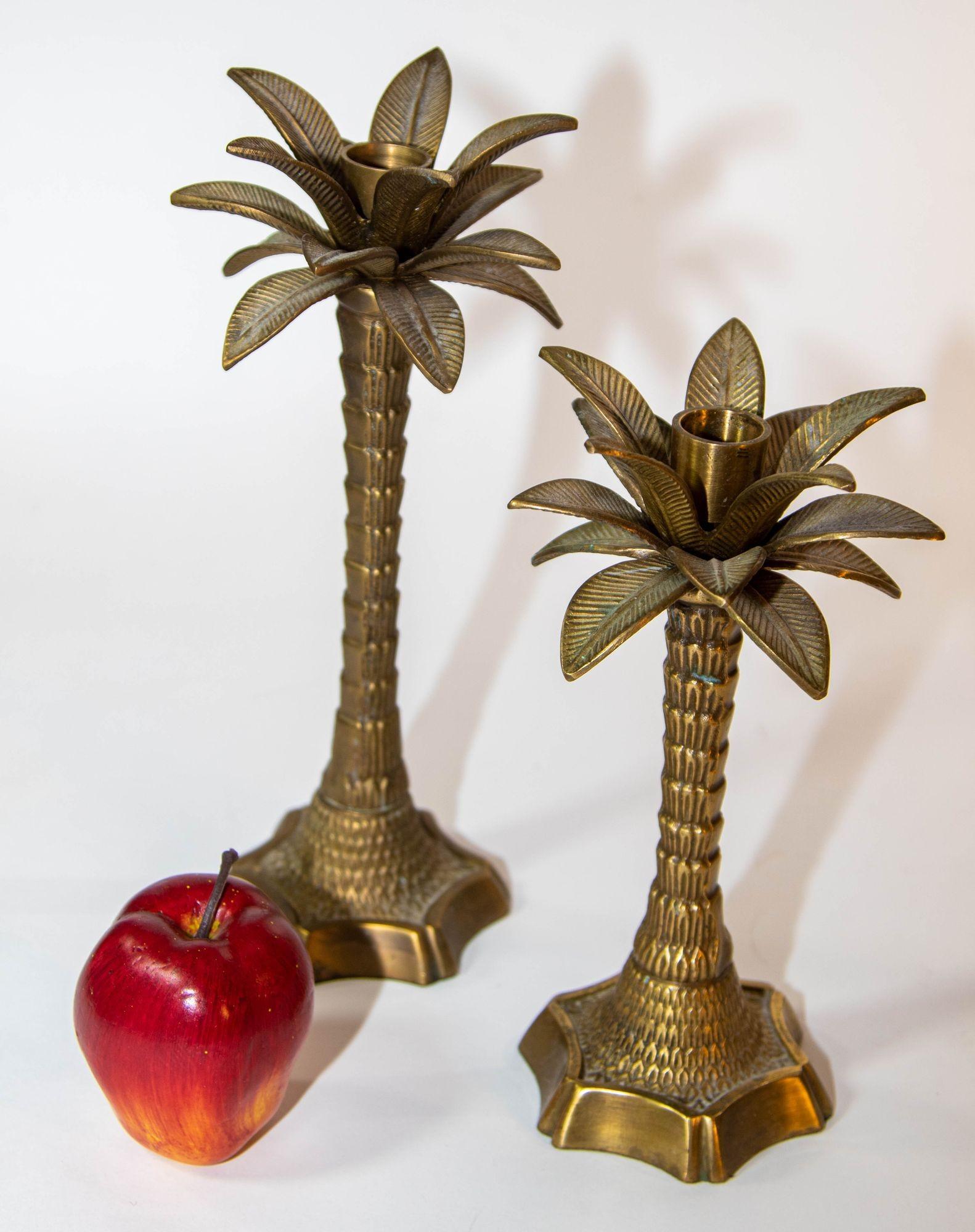 Set von 2 marokkanischen Palmen-Kerzenständern aus Messing im Angebot 1