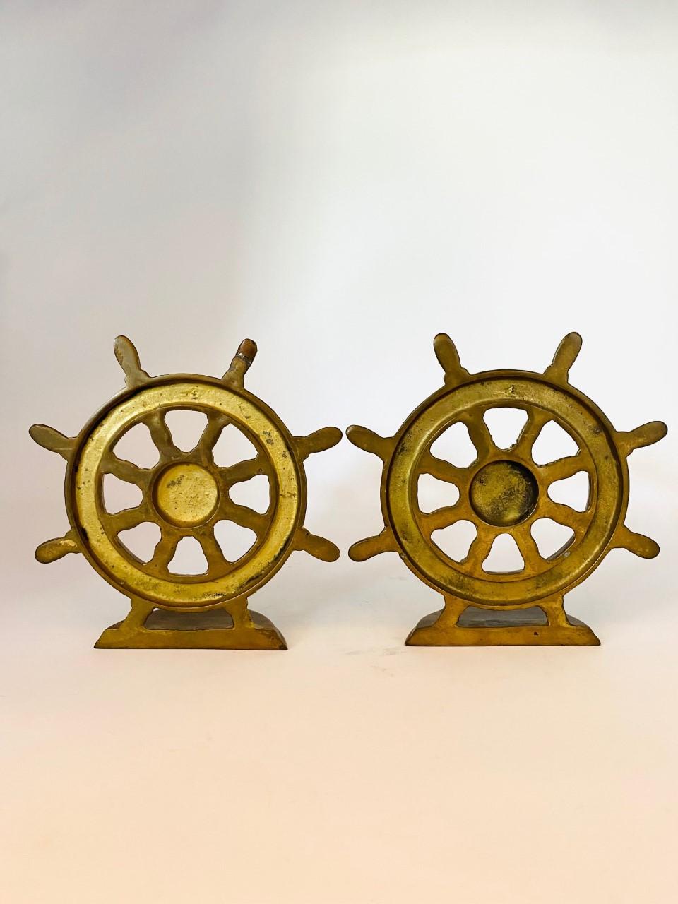 Vintage Brass Nautical Captain Ship Wheel Bookends In Good Condition For Sale In San Diego, CA