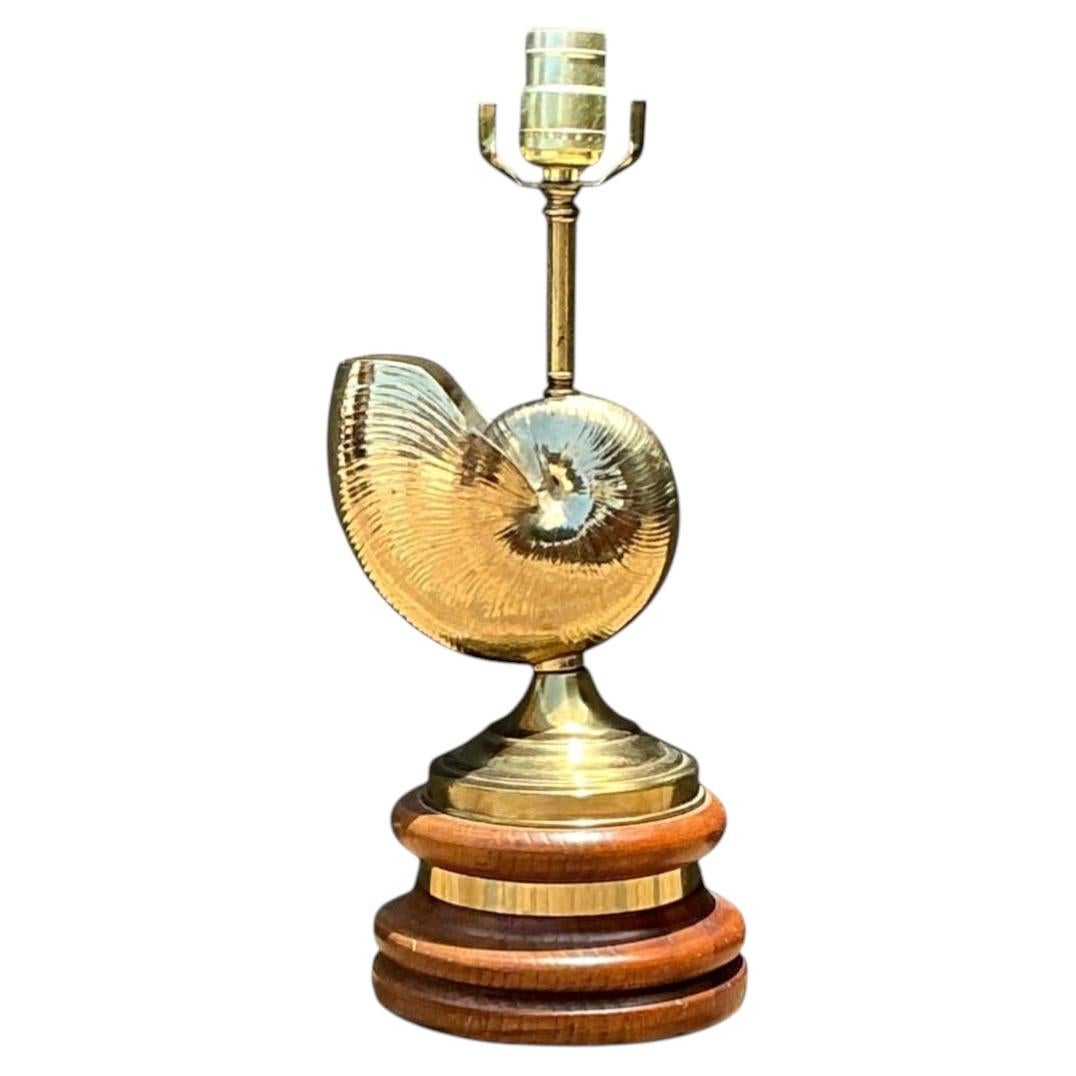 Lámpara de mesa vintage de latón con forma de concha de nautilo en venta