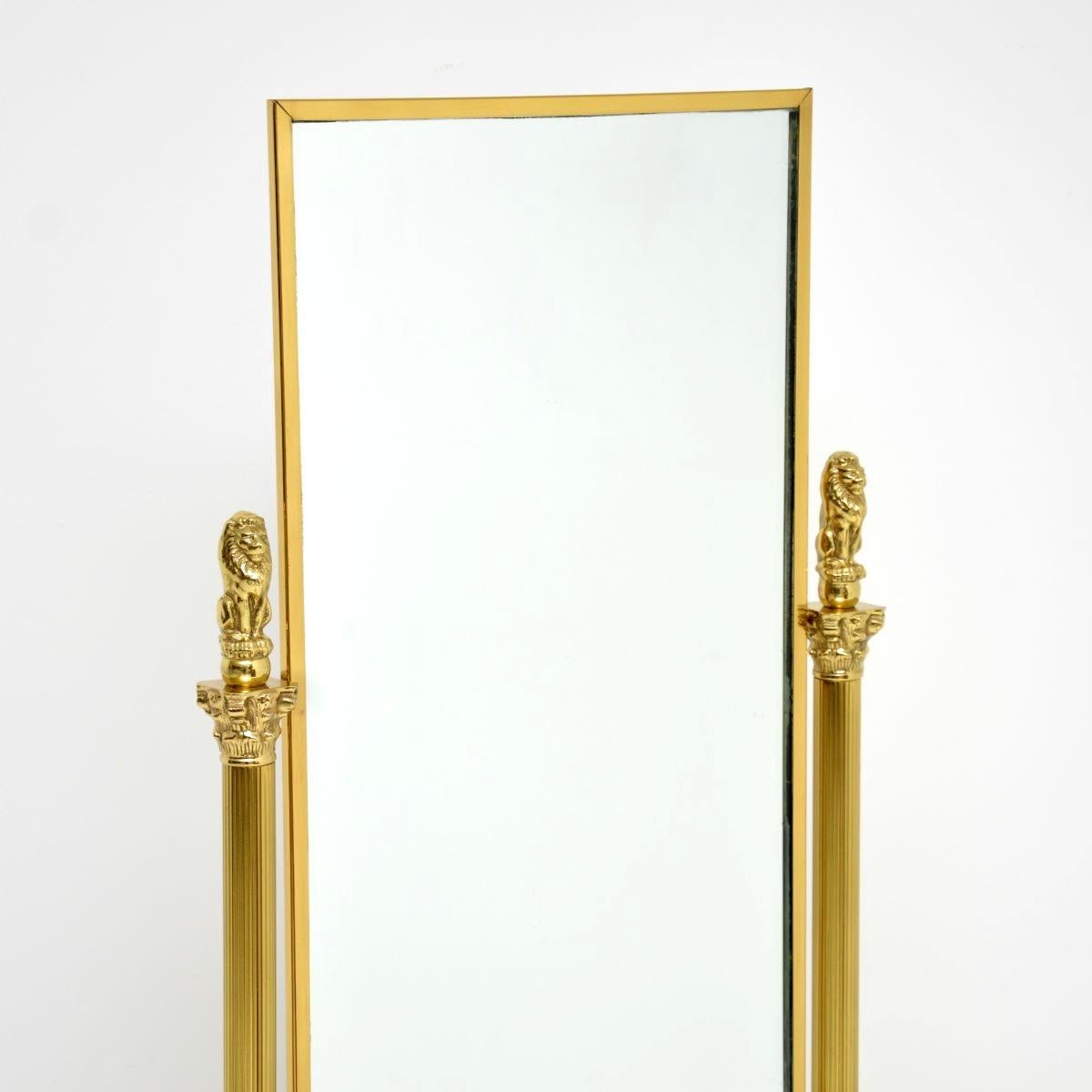 Britannico Specchio chevale in ottone d'epoca in stile neoclassico in vendita