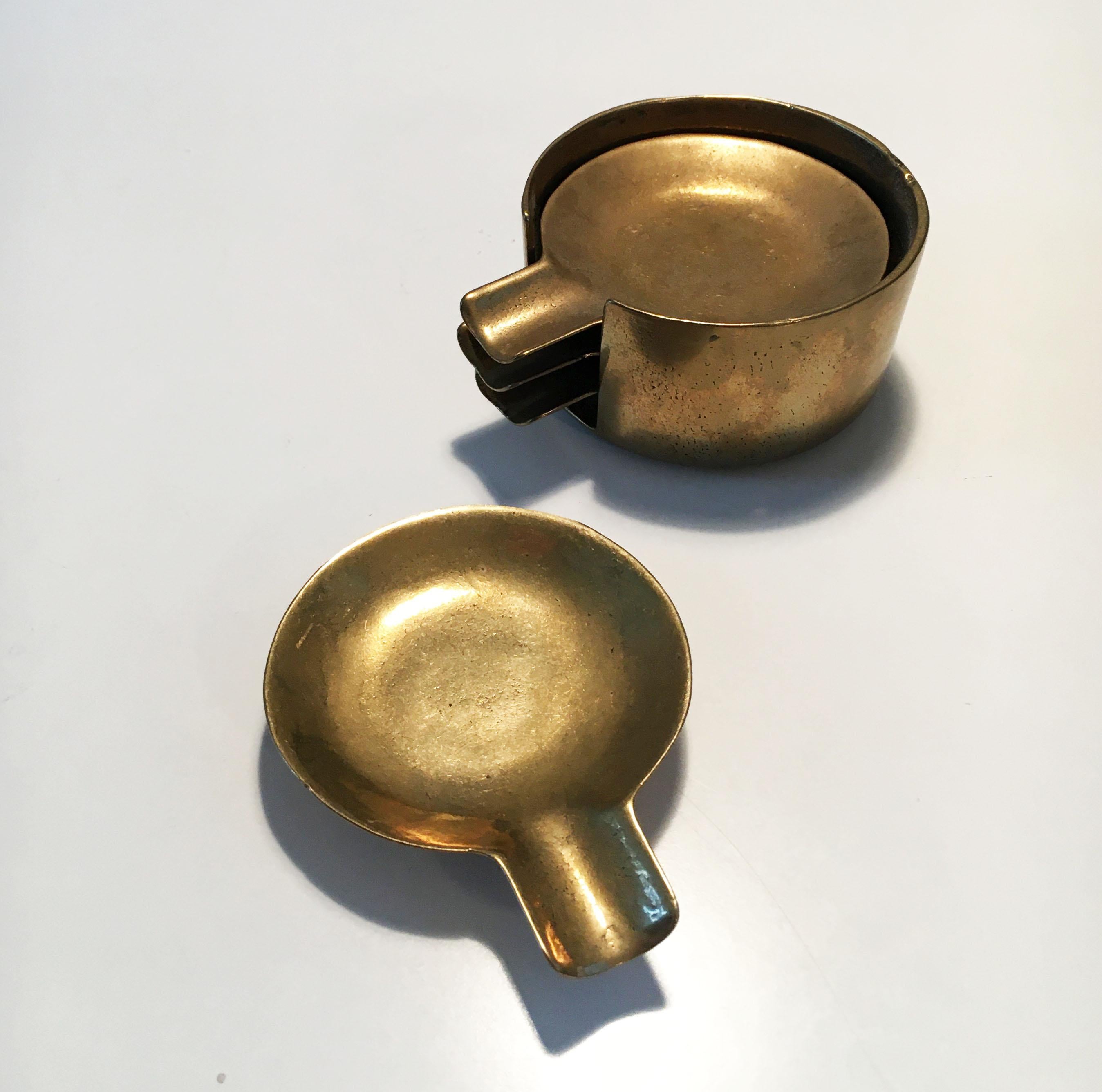Vintage Brass Nesting Ashtrays Set of Four, Austria, 1950s In Good Condition For Sale In Vienna, AT