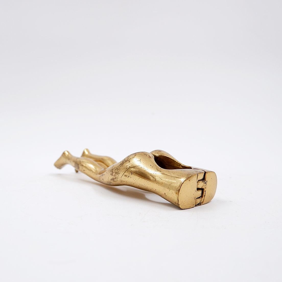 Casse-noisette vintage en laiton en forme de jambes de femme, années 70 en vente 2