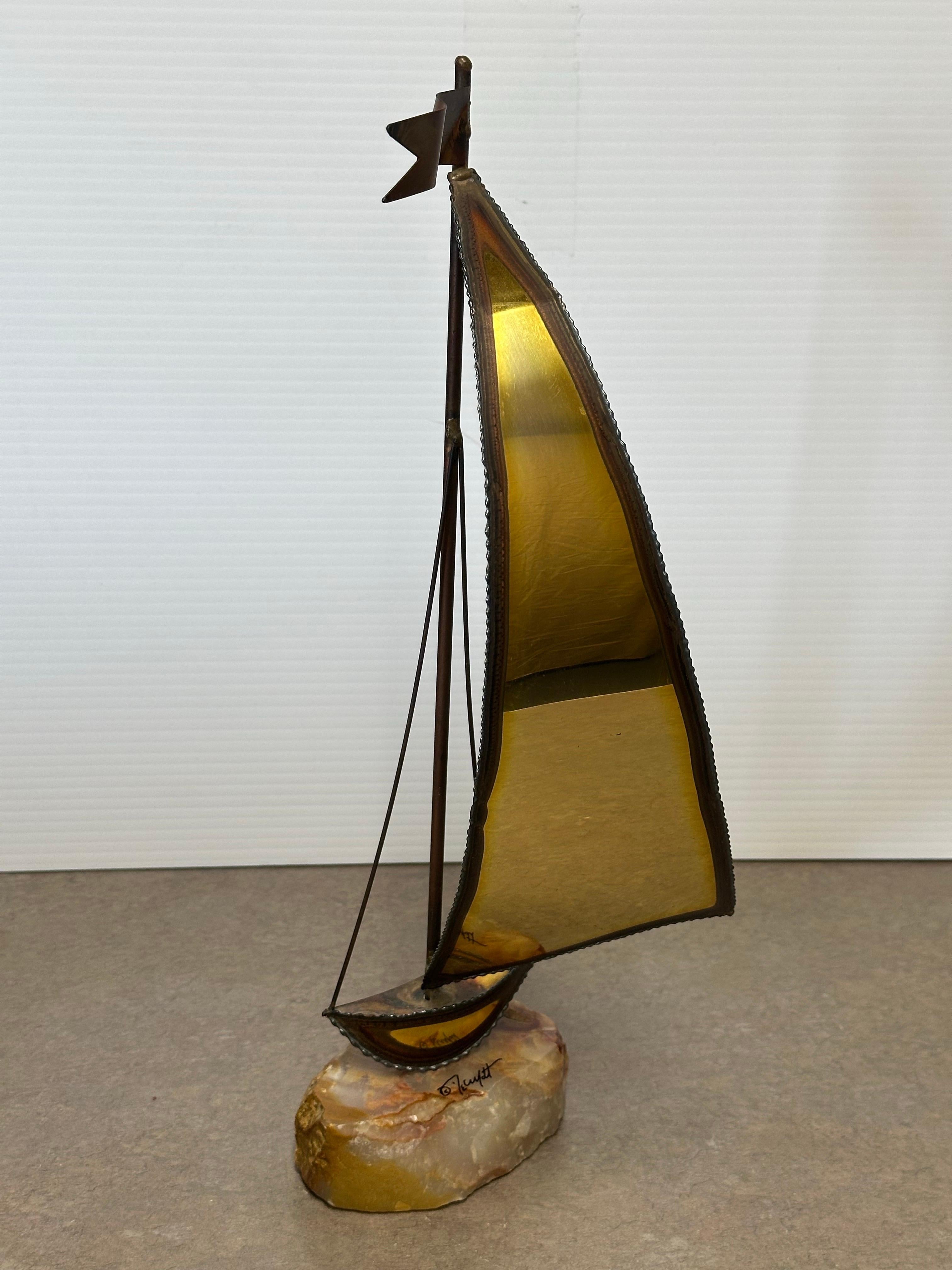 Scultura di veliero d'epoca in ottone e quarzo di Demott, firmata in vendita 3