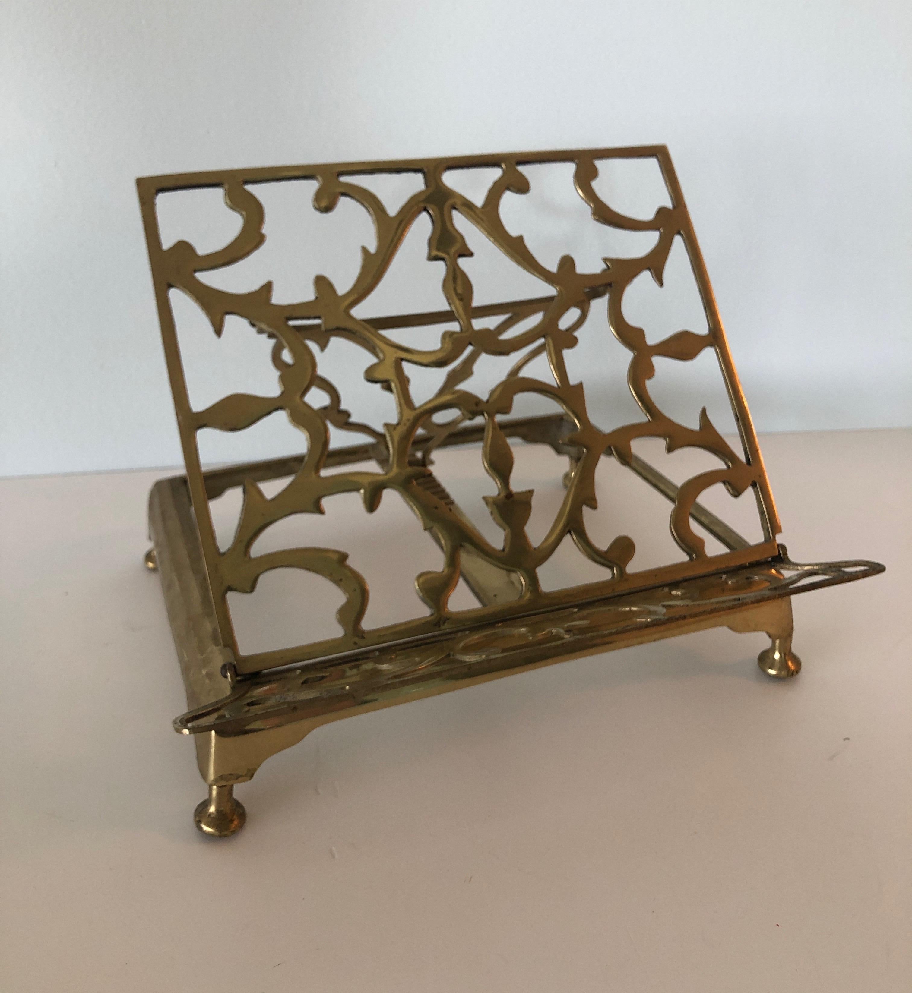 Vintage brass ornate book or bible stand with small round feet.
Size: 9.75