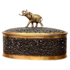 Caja ovalada de latón vintage con forma de elefante, Decoración de los años 80 del siglo XX