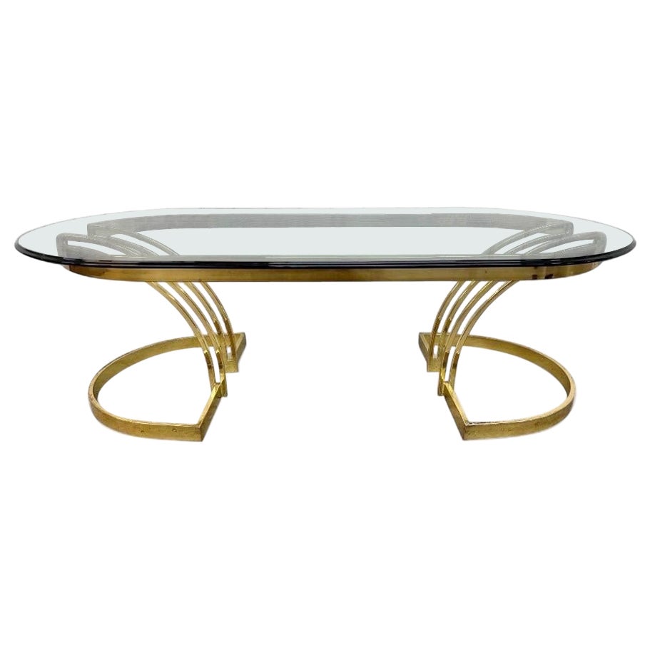 Mesa de centro vintage de latón y tapa ovalada de cristal en venta