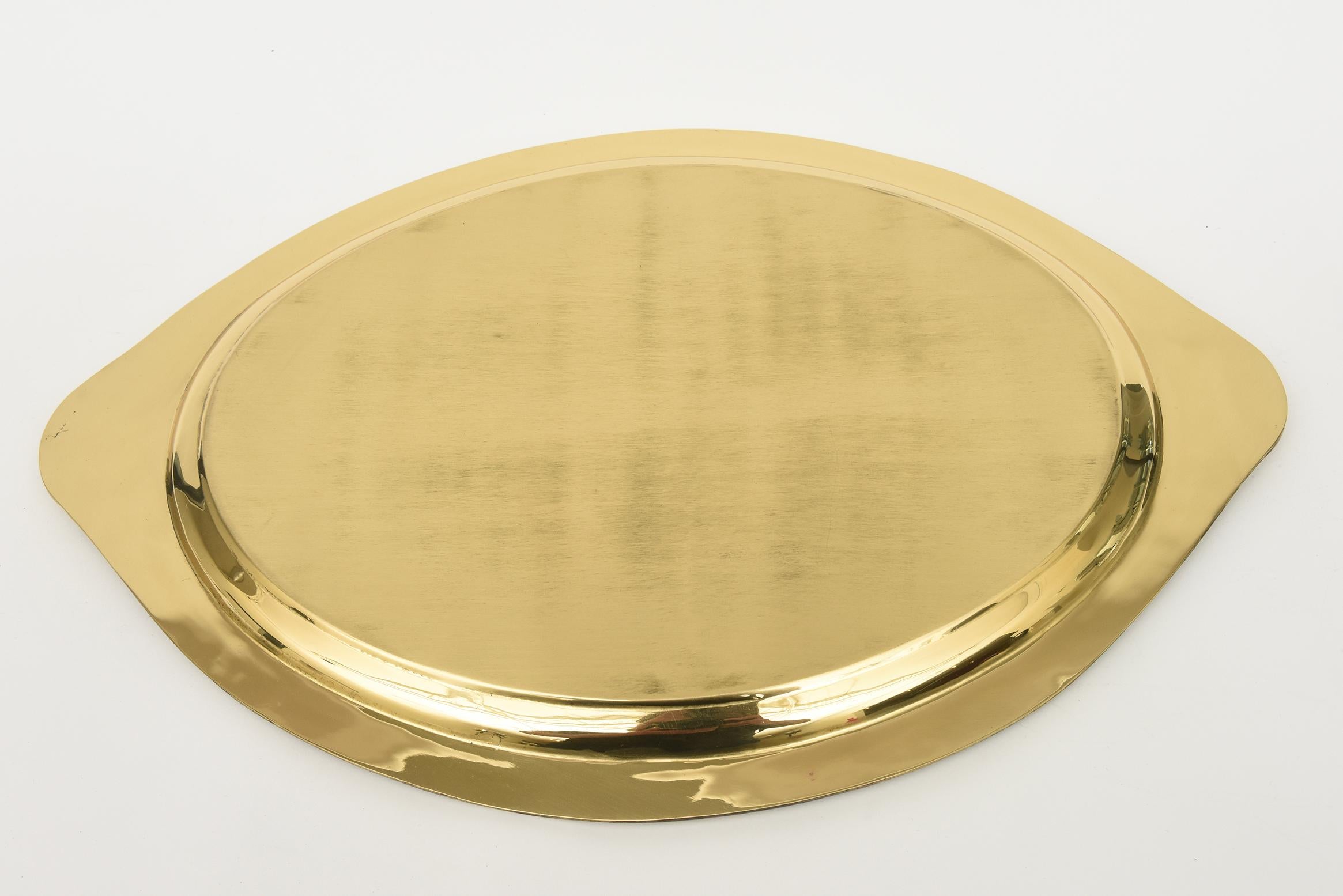 Vintage Brass Oval Tray With Shell Design Barware For Sale 4