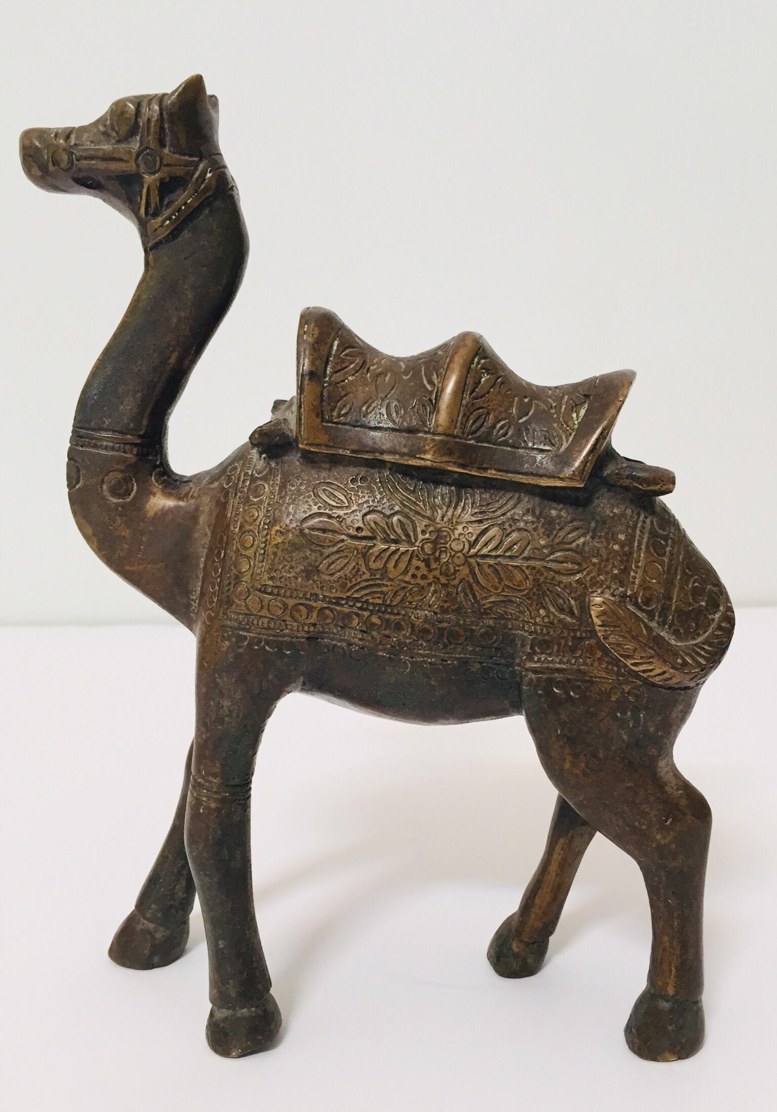 Vintage figure of a standing camel metal brass.
Cast metal brass camel figure in walking position with its head facing forwards. 
Copper bronzed color like patina finish, well carved.
 