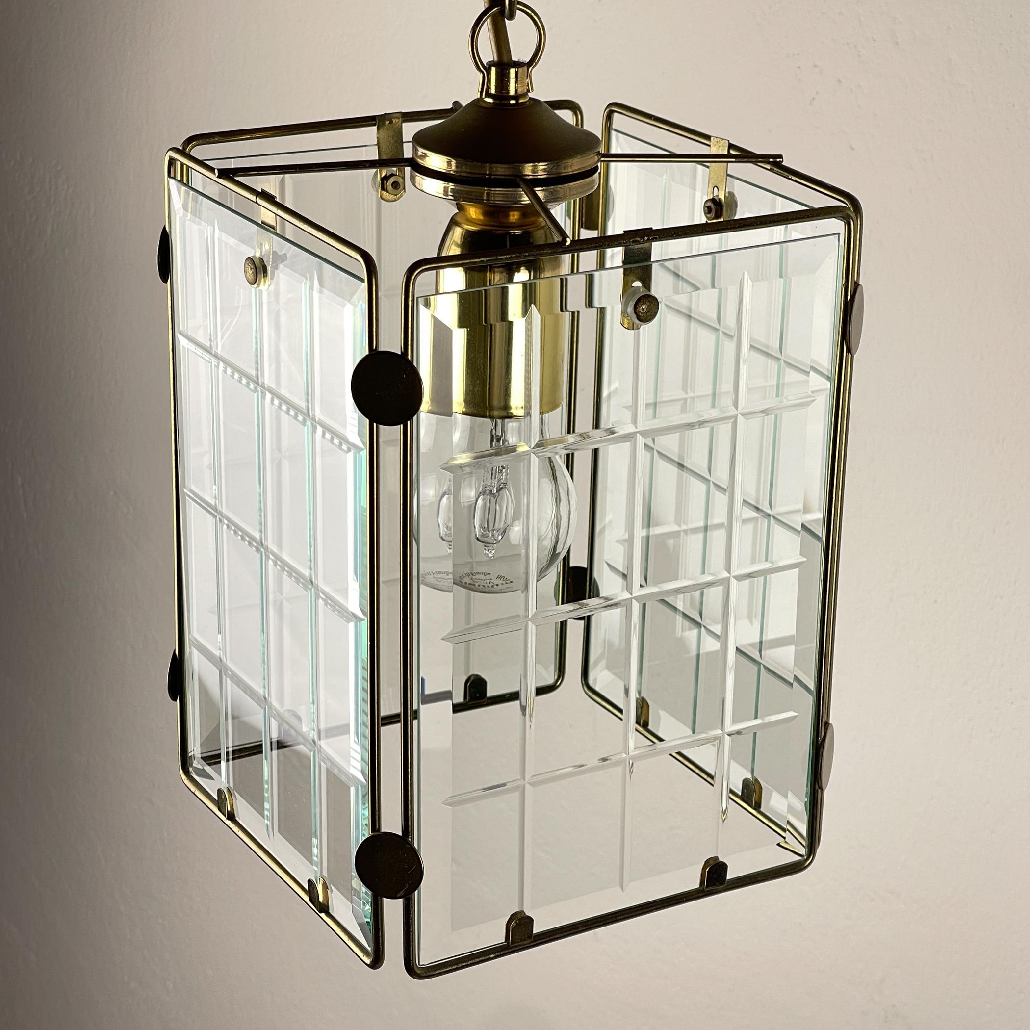Beautiful art glass pendant lamp made in Italy in the 1970s.

The lamp is in very good vintage condition.
The metal has patina.

Dimensions:
Width: 17 cm / 6.7 inches
Height: 30 cm / 11.8 inches

Lamp height with cable: 70 cm / 27.5 inches

Lamp