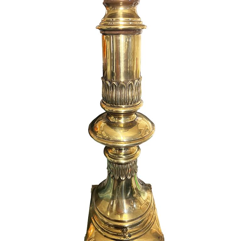 Vintage Brass Rembrandt Table Lamp – Elegant Neoclassical Design, Circa 1950s For Sale 6