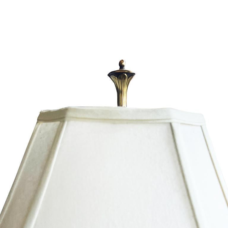 American Vintage Brass Rembrandt Table Lamp – Elegant Neoclassical Design, Circa 1950s For Sale