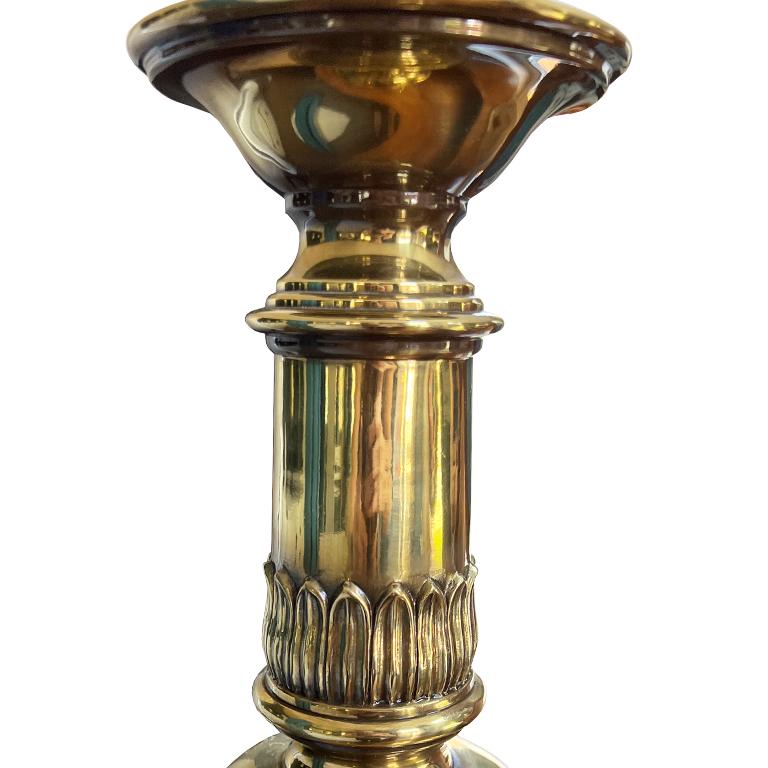 Vintage Brass Rembrandt Table Lamp – Elegant Neoclassical Design, Circa 1950s In Good Condition For Sale In Oklahoma City, OK
