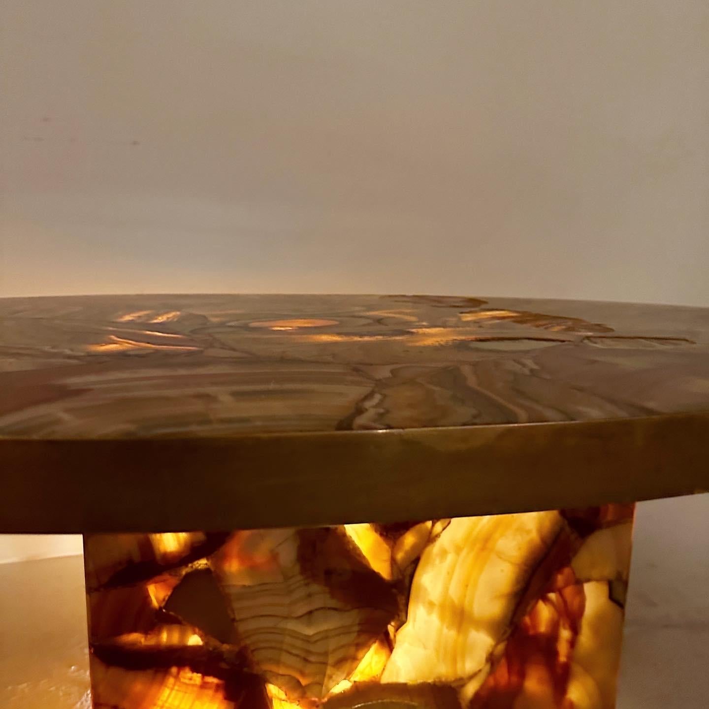 Vintage Messing umrandet Oval Alabaster Couchtisch im Zustand „Gut“ im Angebot in Los Angeles, CA
