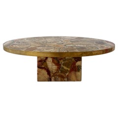 Tavolino ovale in alabastro con bordo in ottone vintage
