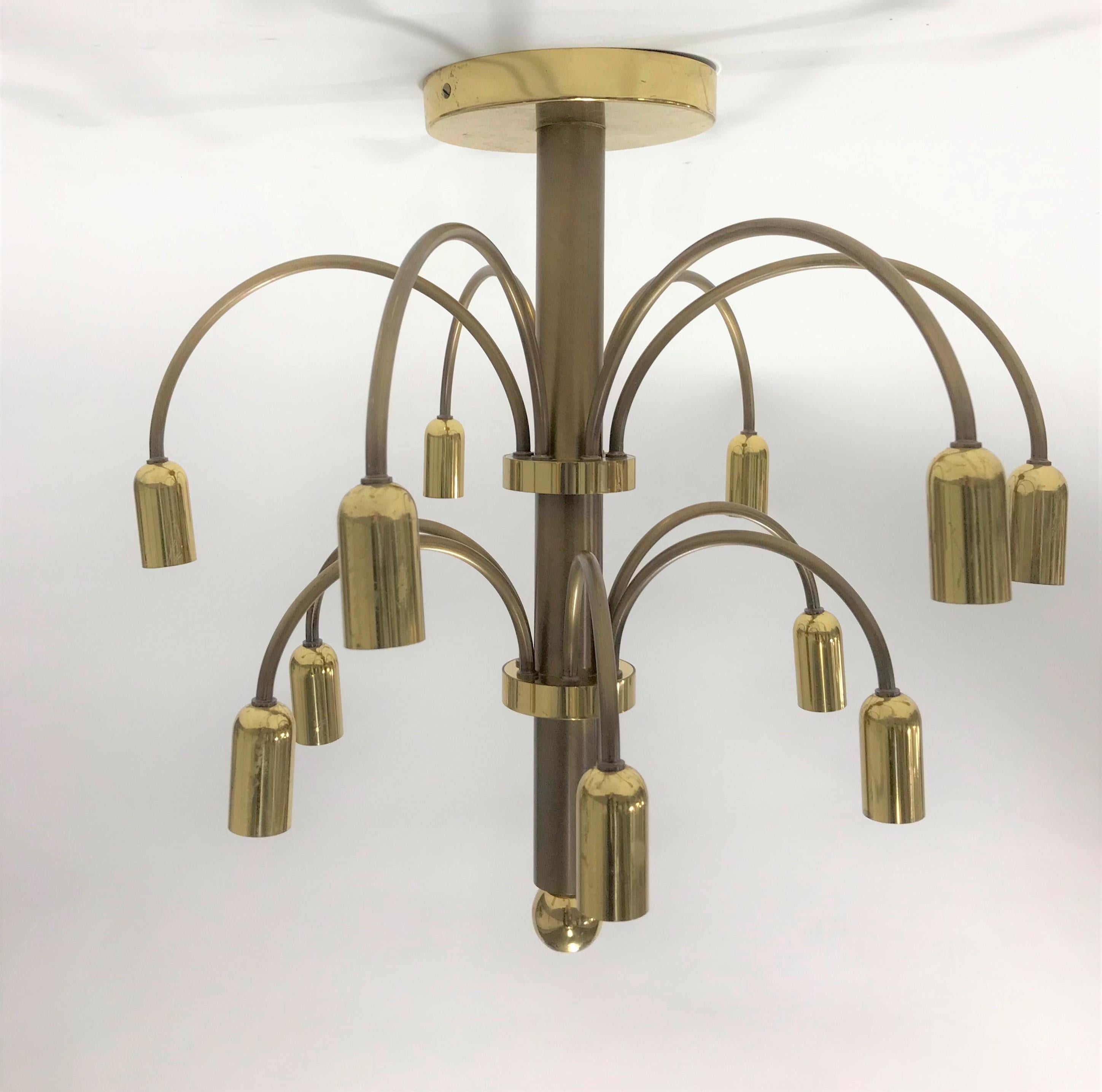 Vintage flush mount 12 lightpoint chandelier by Gaetano Sciolari for Boulanger.

The lamp can also be used as a table lamp

Good condition, tested and ready for use with regular E14 light bulbs (chandelier will work all around the world)

We